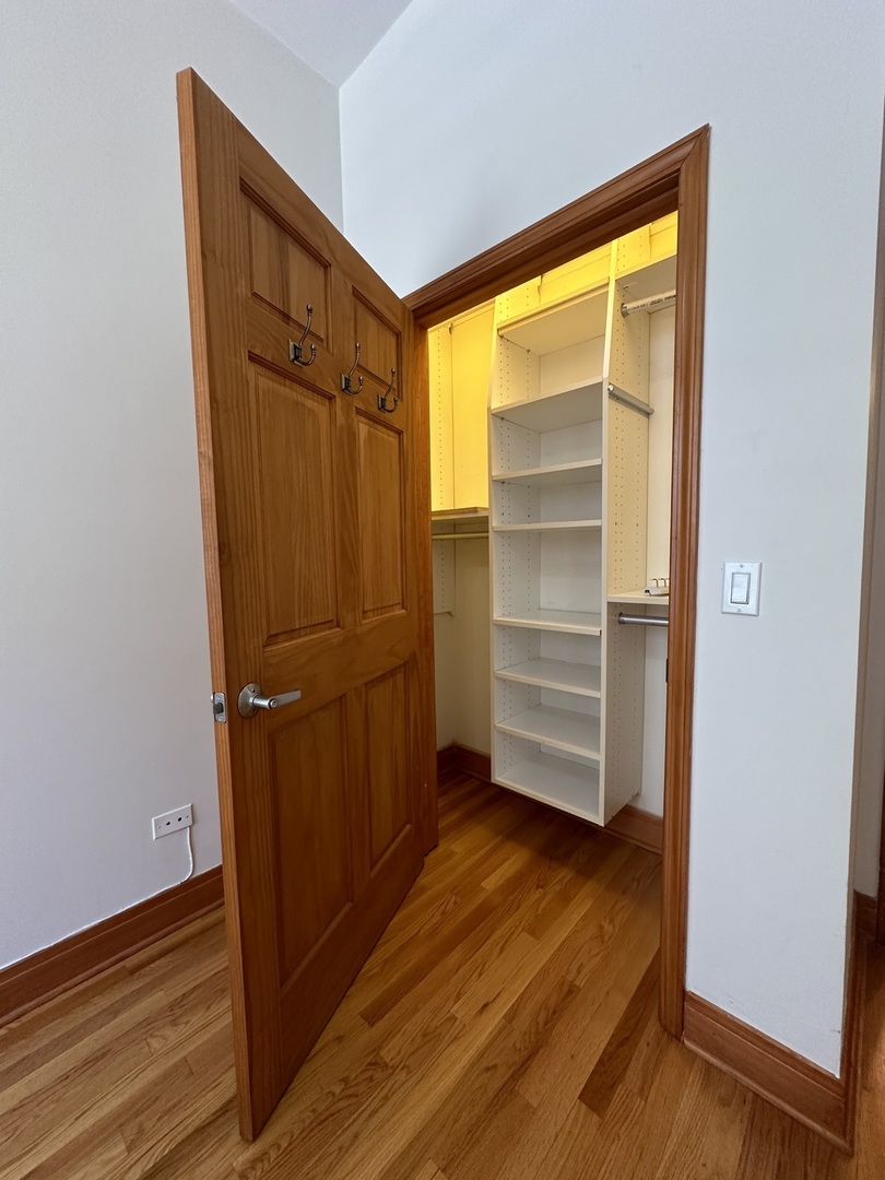 840 W ADAMS Street Unit: 3