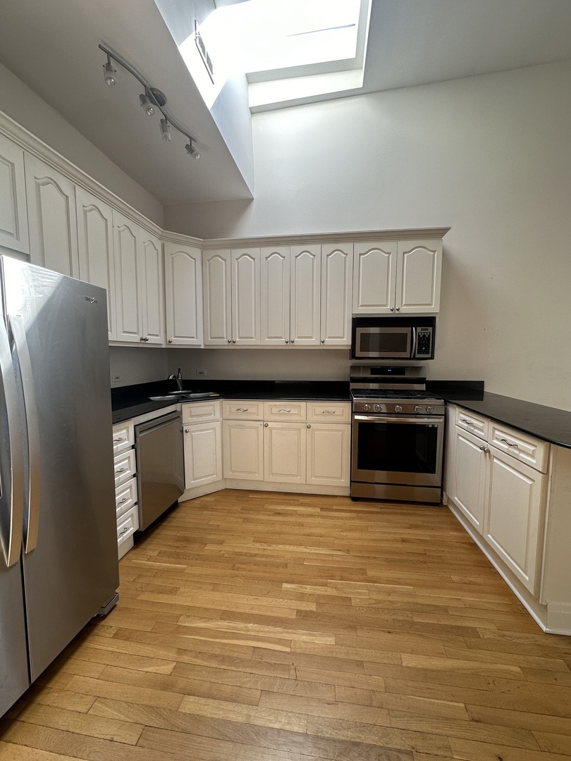 840 W ADAMS Street Unit: 3