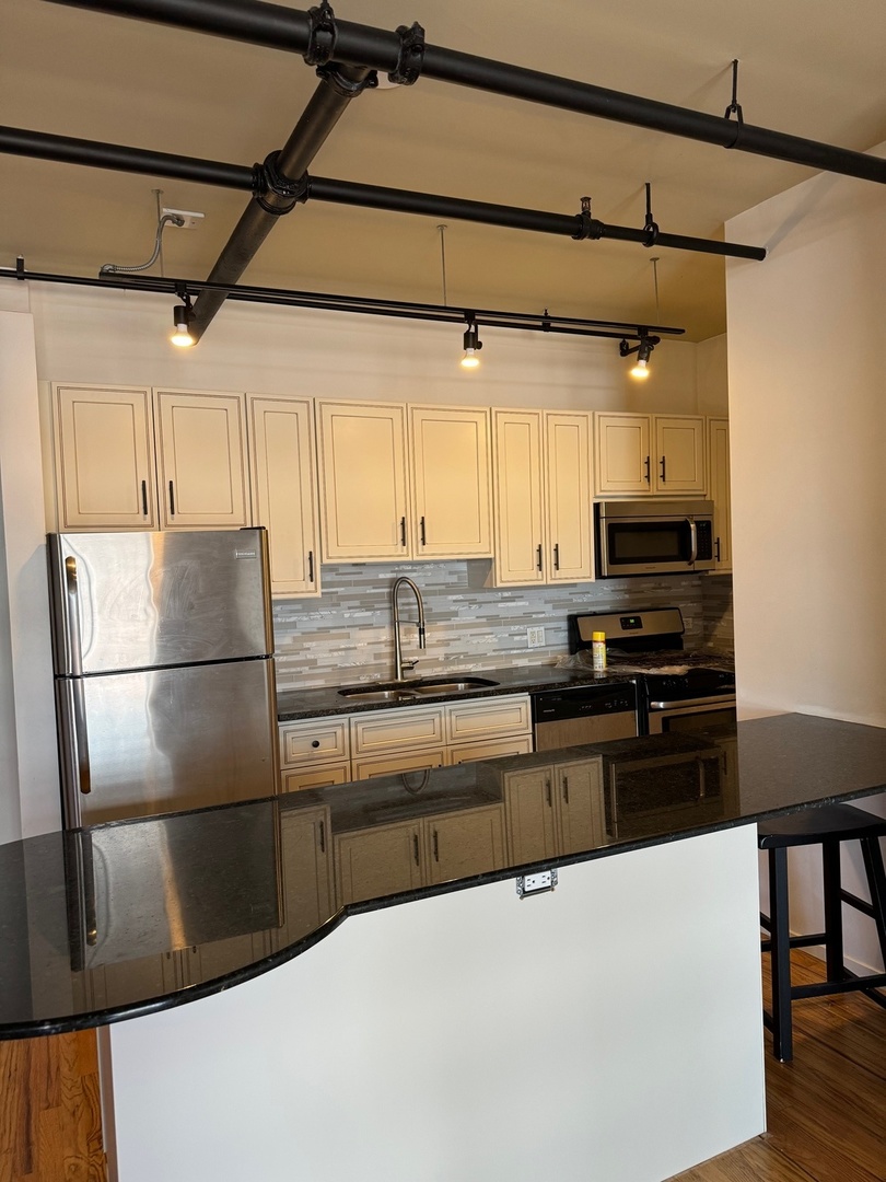 420 S CLINTON Street Unit: 703A