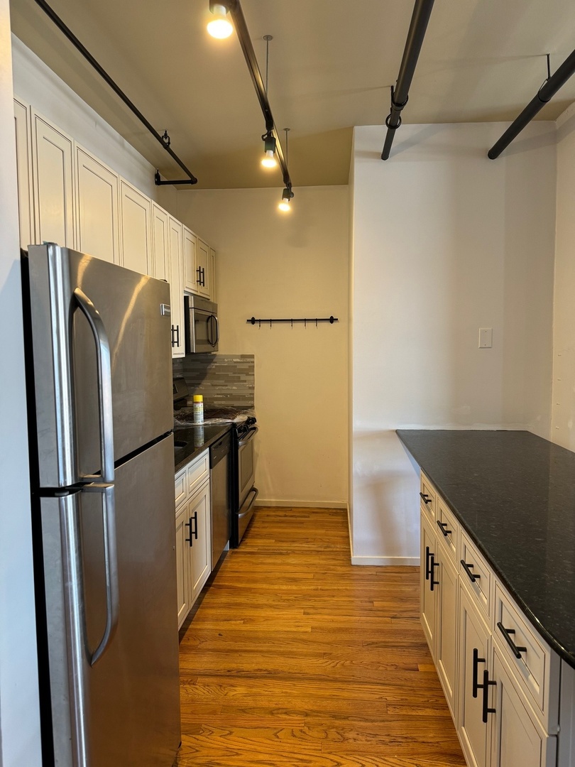 420 S CLINTON Street Unit: 703A