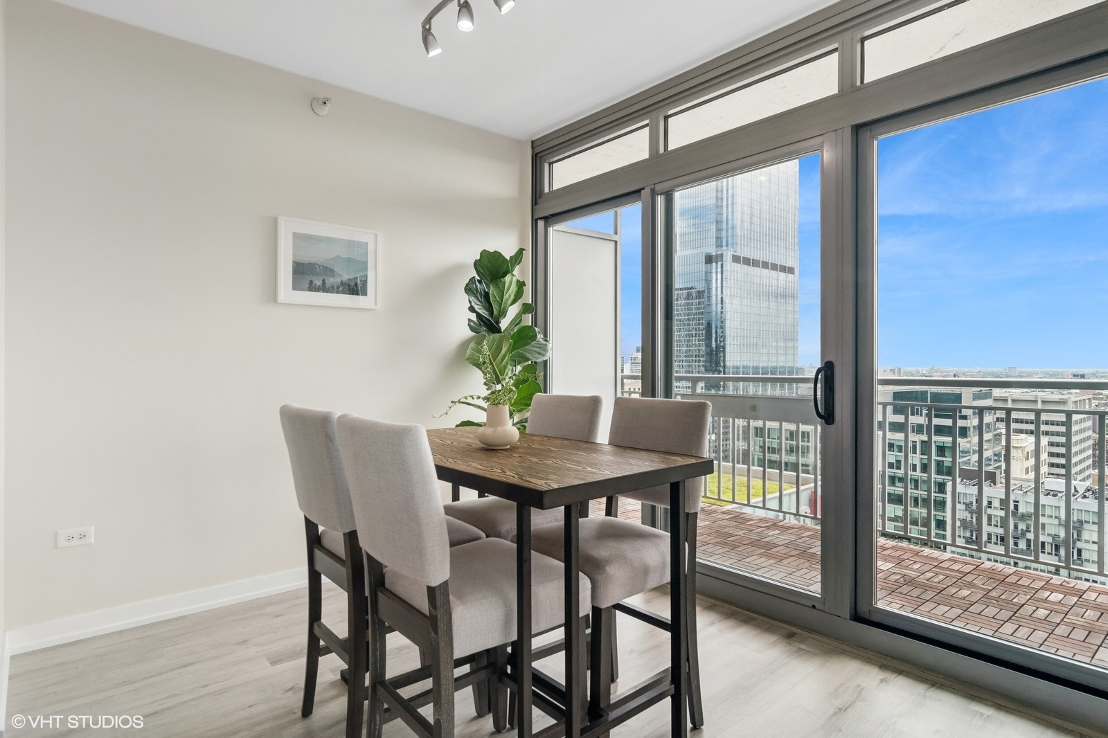125 S Jefferson Street Unit: 3009