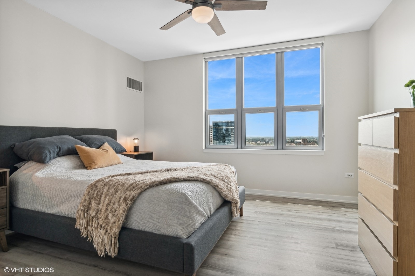 125 S Jefferson Street Unit: 3009