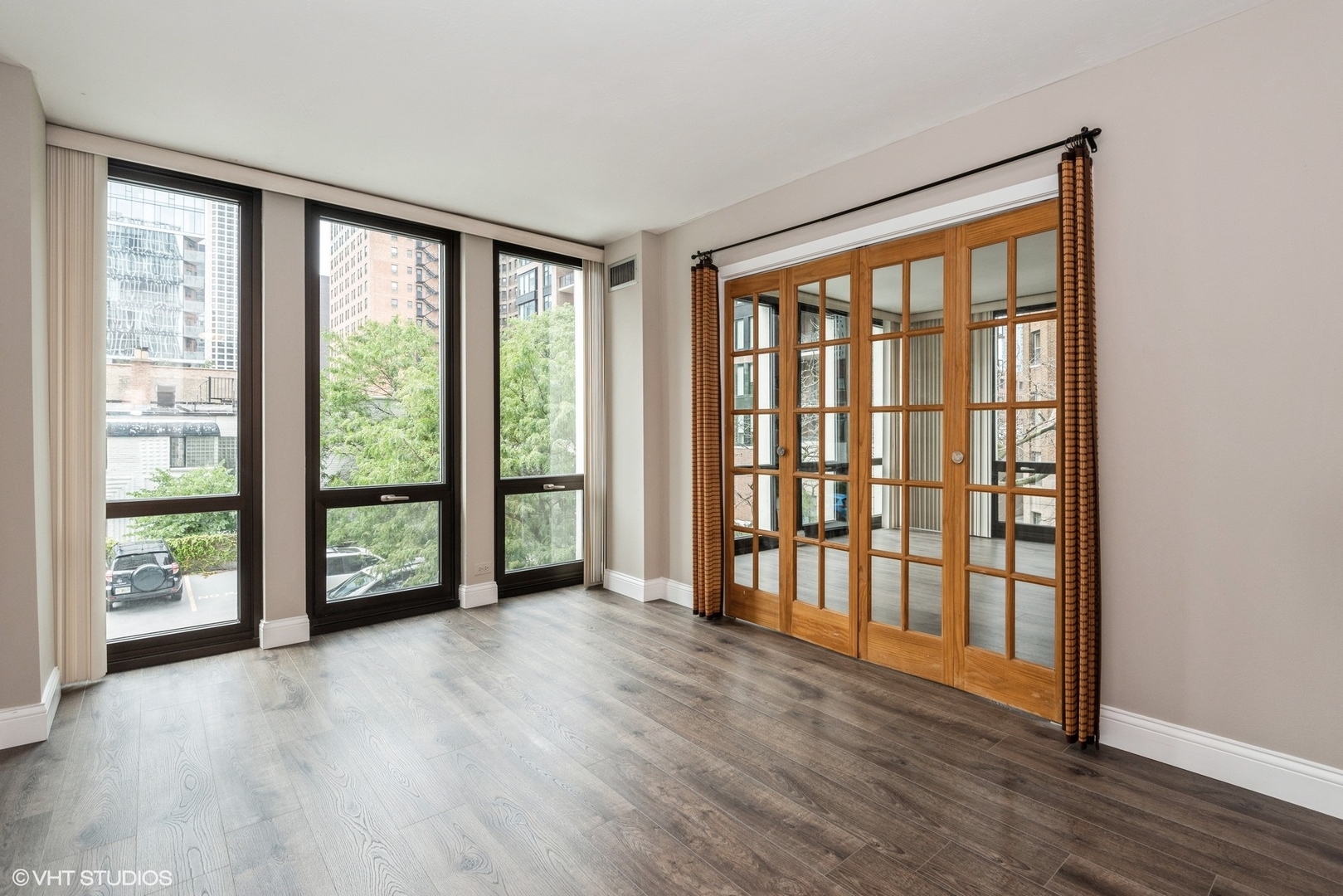 1 E Scott Street Unit: 409
