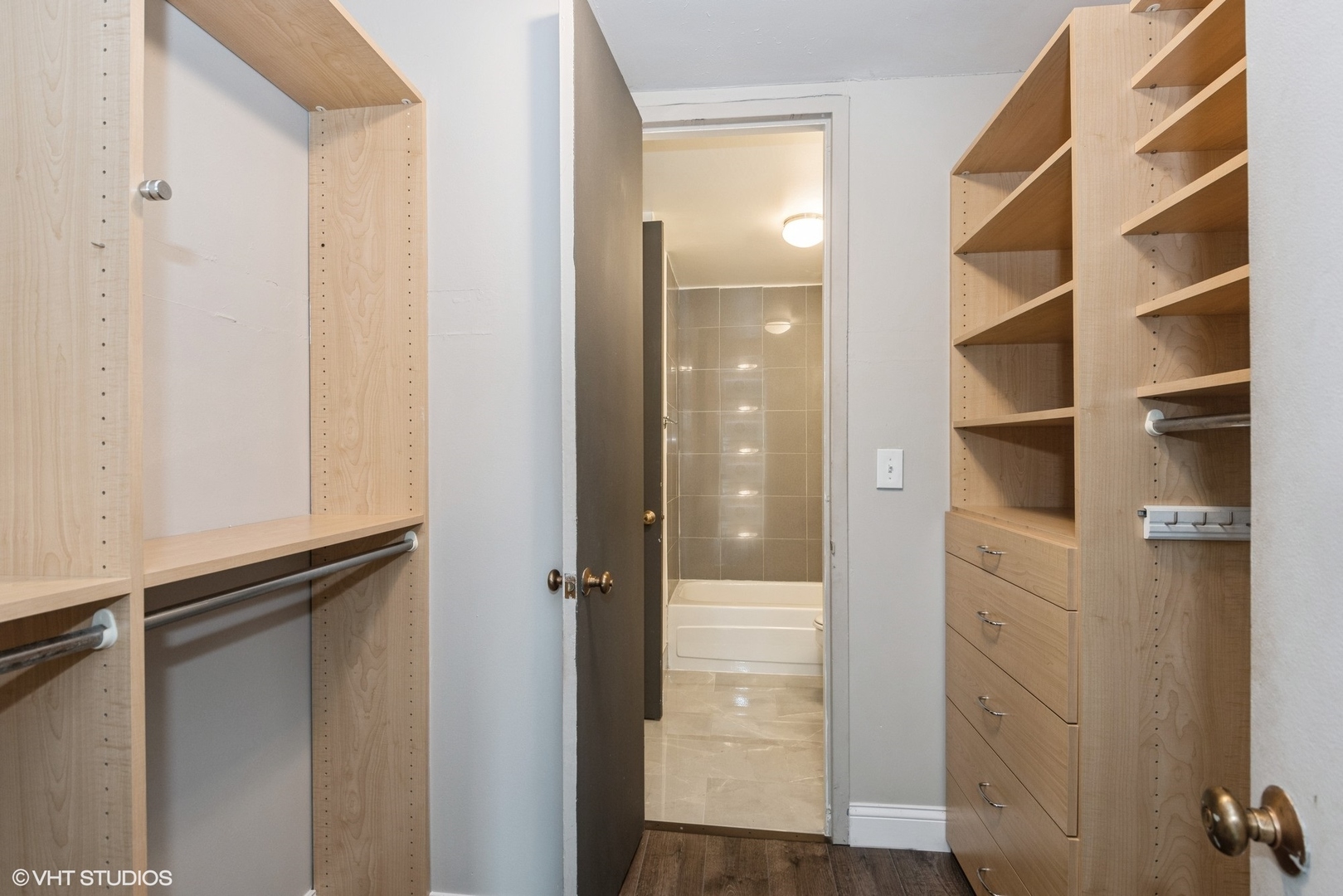 1 E Scott Street Unit: 409