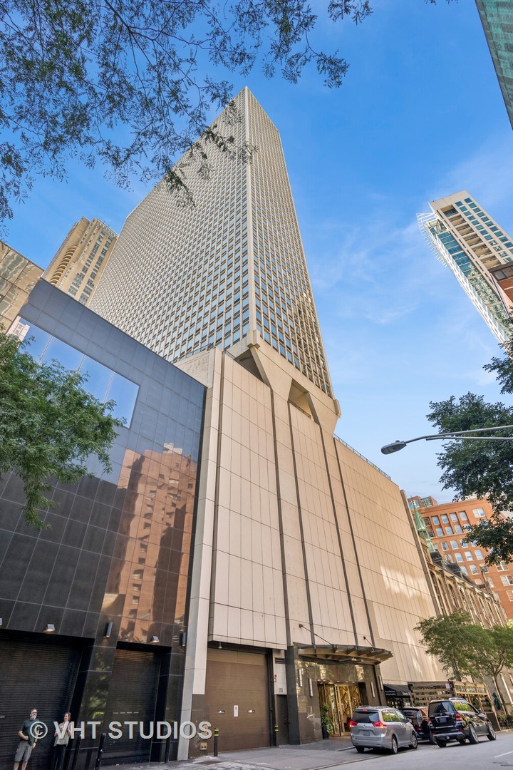 111 E CHESTNUT Street Unit: 45A