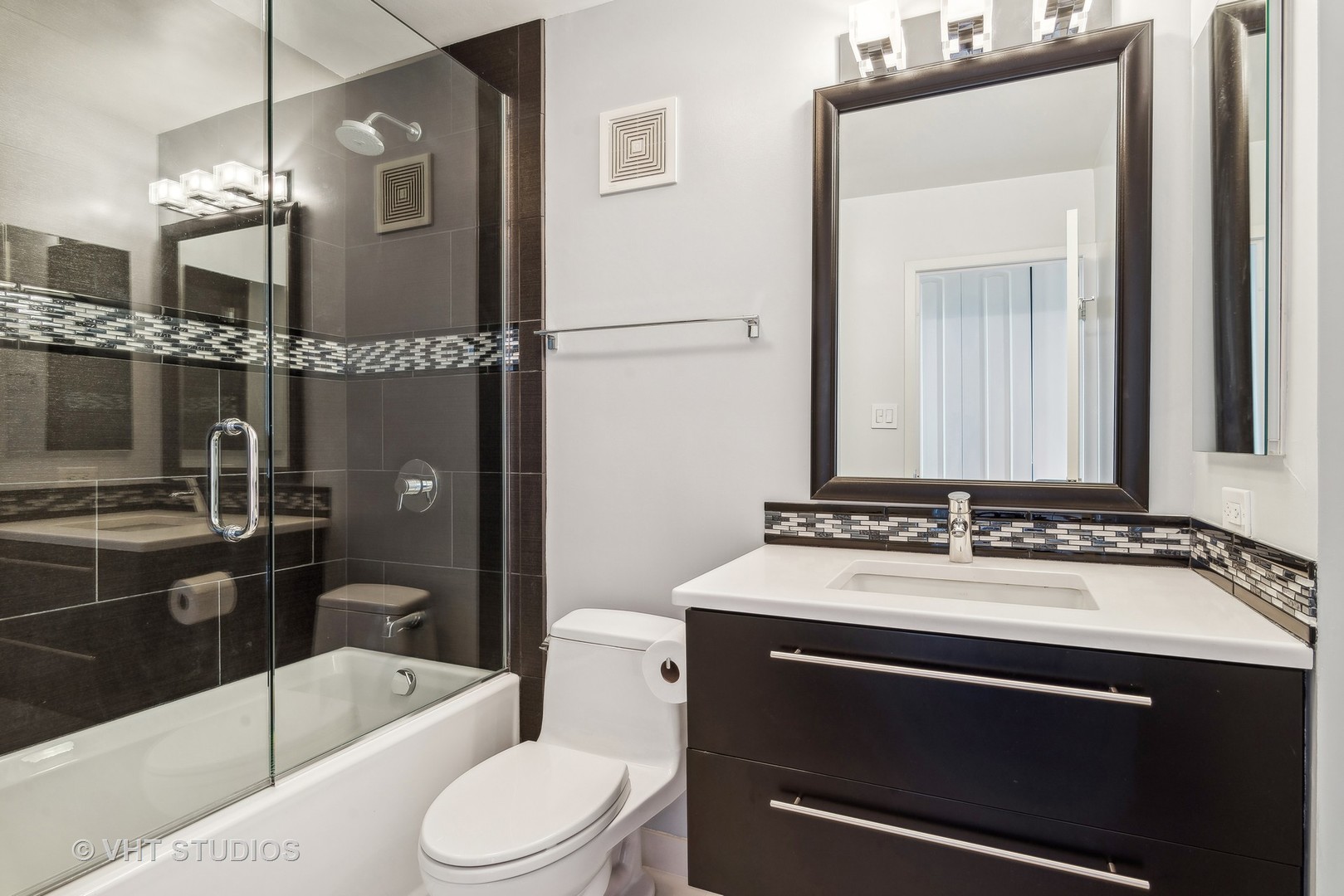 111 E CHESTNUT Street Unit: 45A