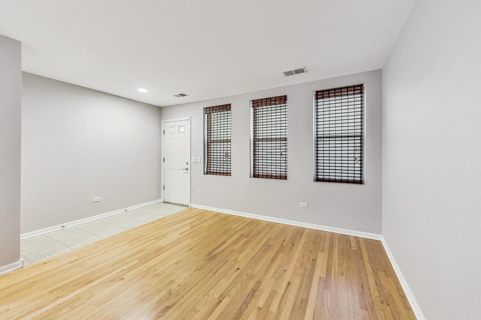 2505 S Calumet Avenue