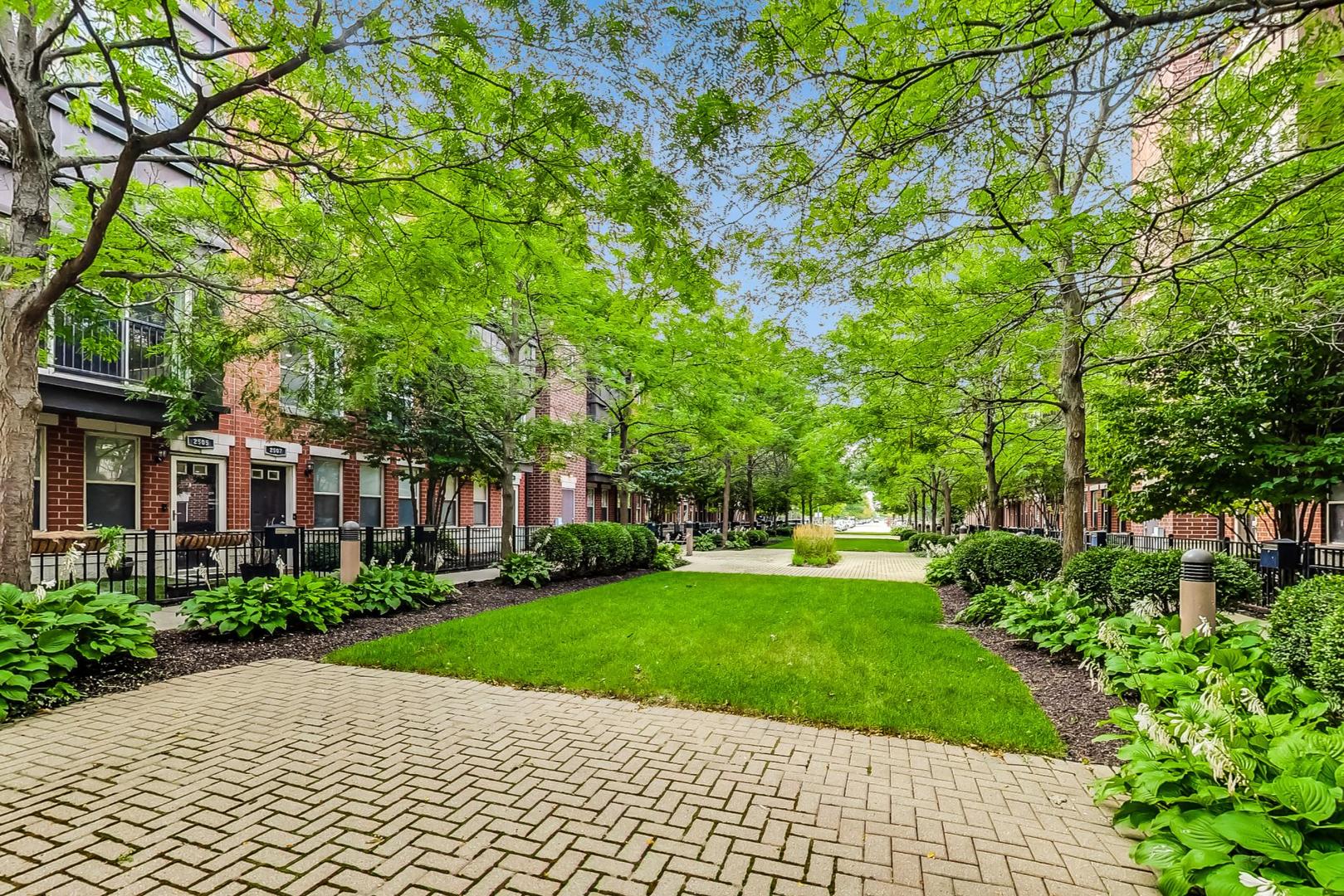 2505 S Calumet Avenue