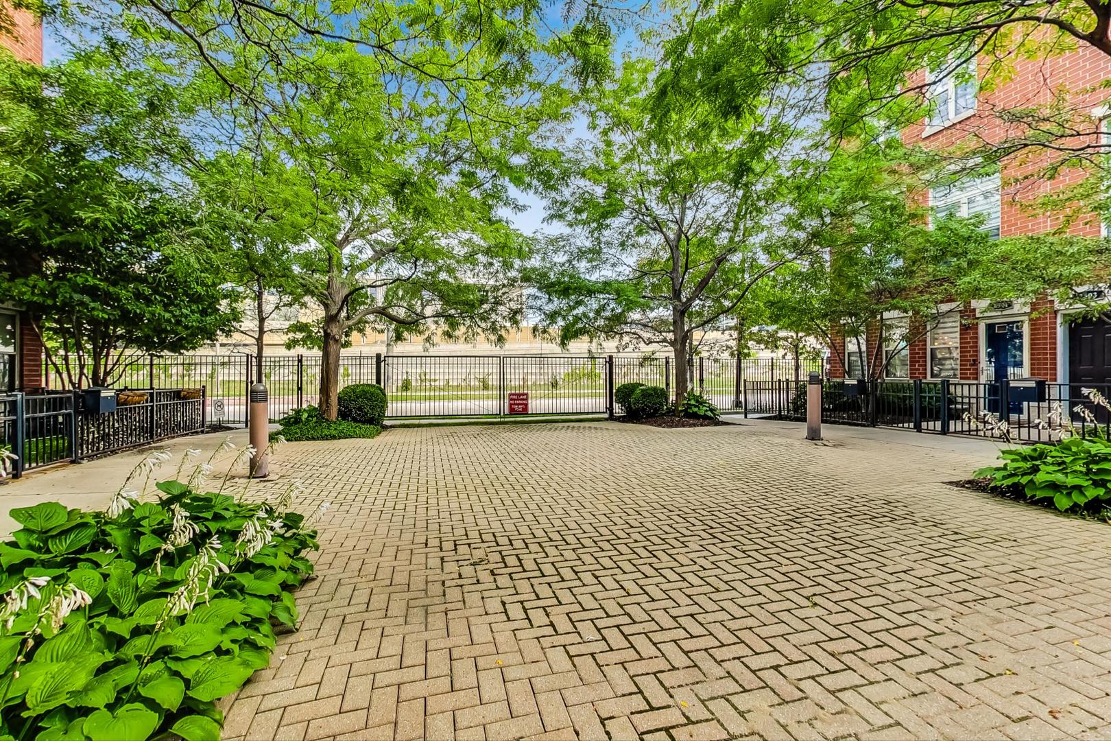 2505 S Calumet Avenue