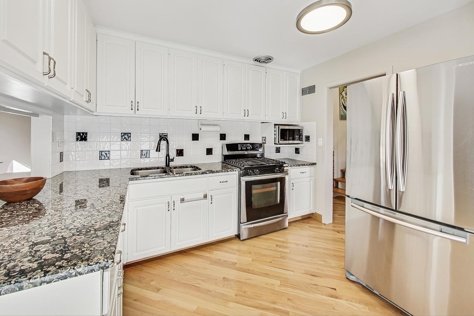 914 S Chester Avenue