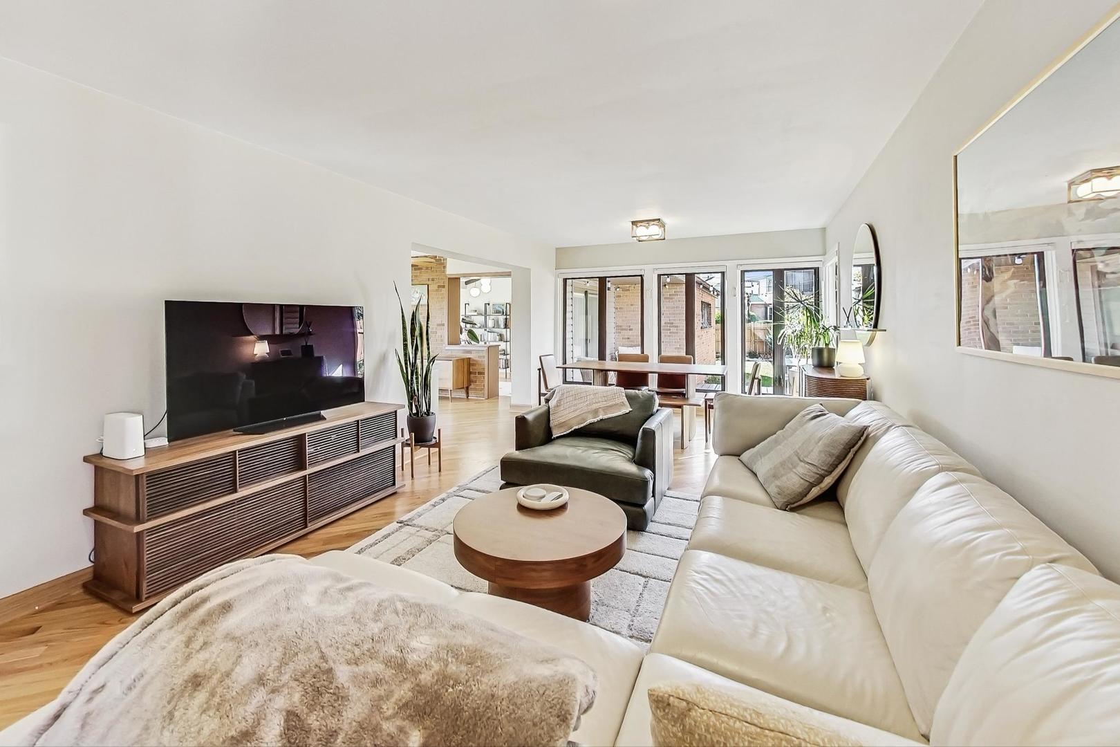 914 S Chester Avenue