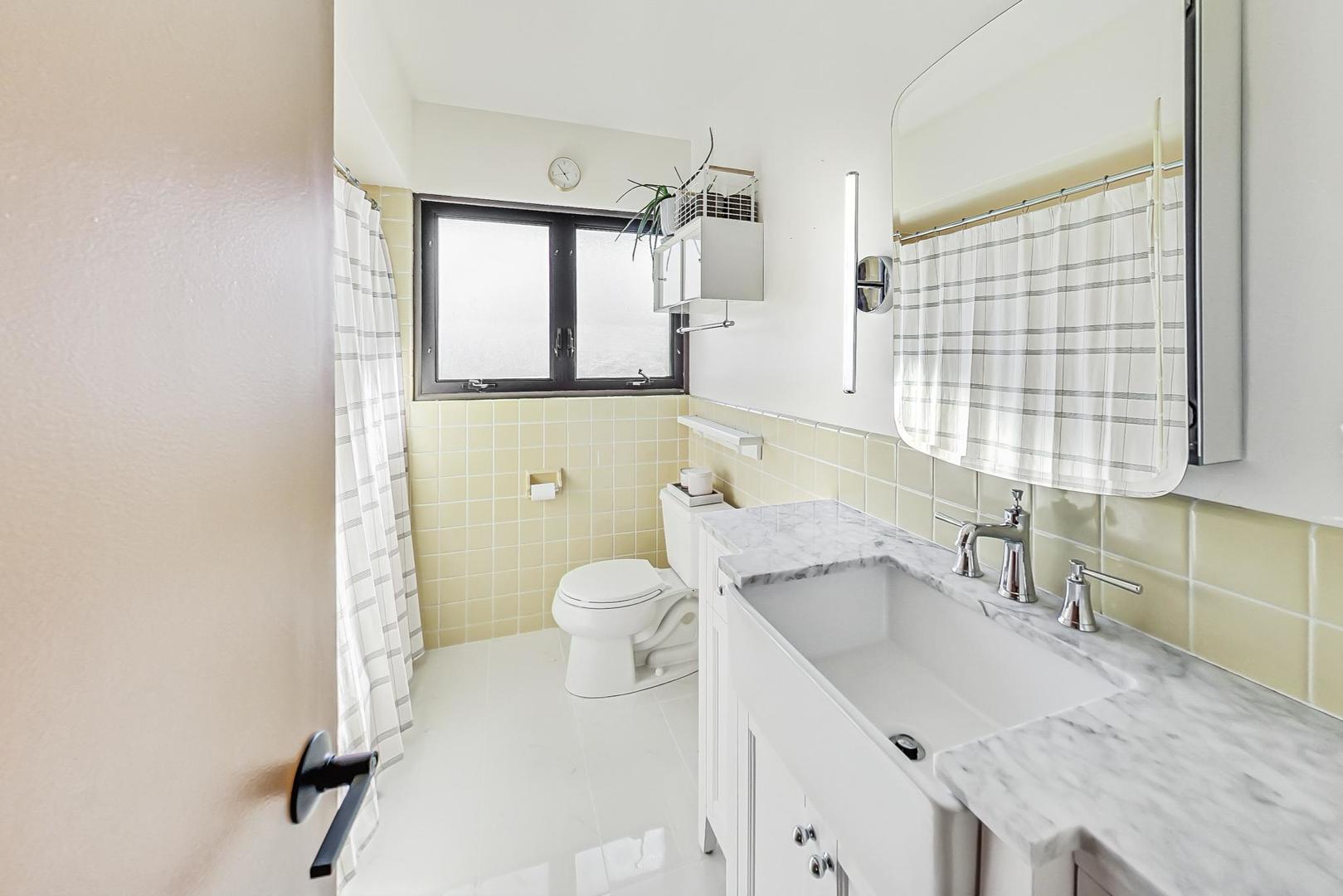 914 S Chester Avenue