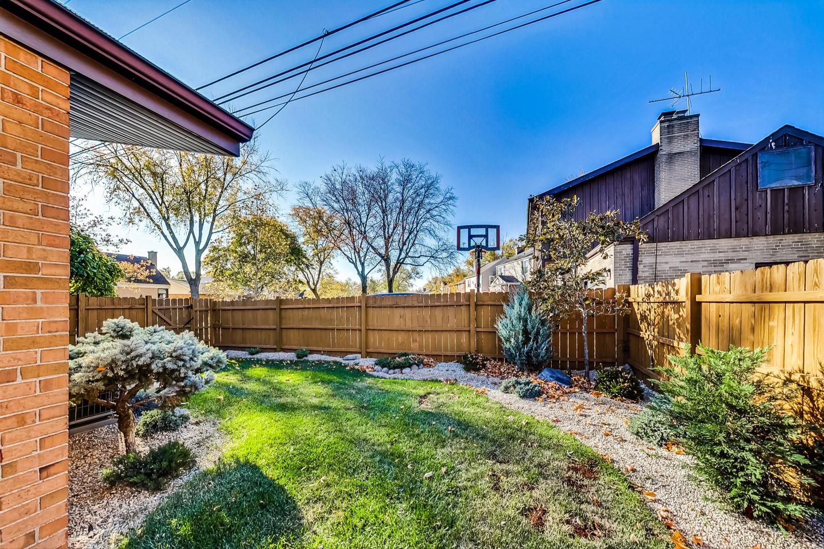 914 S Chester Avenue