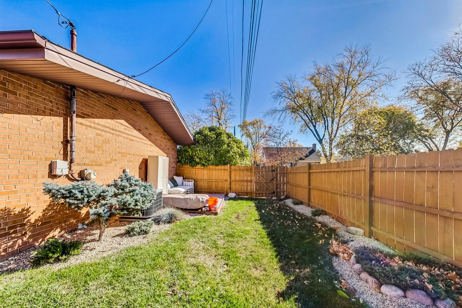 914 S Chester Avenue