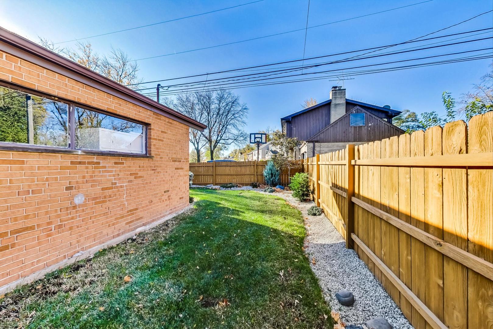 914 S Chester Avenue