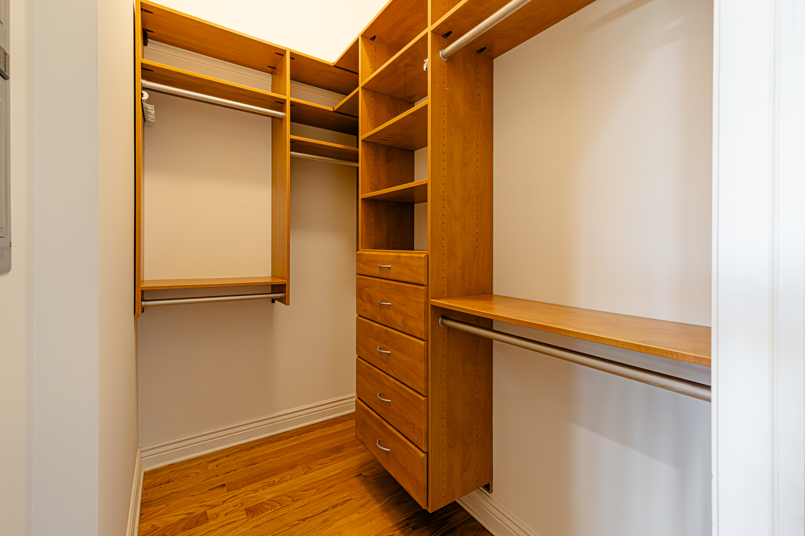 2708 W Chicago Avenue Unit: 4