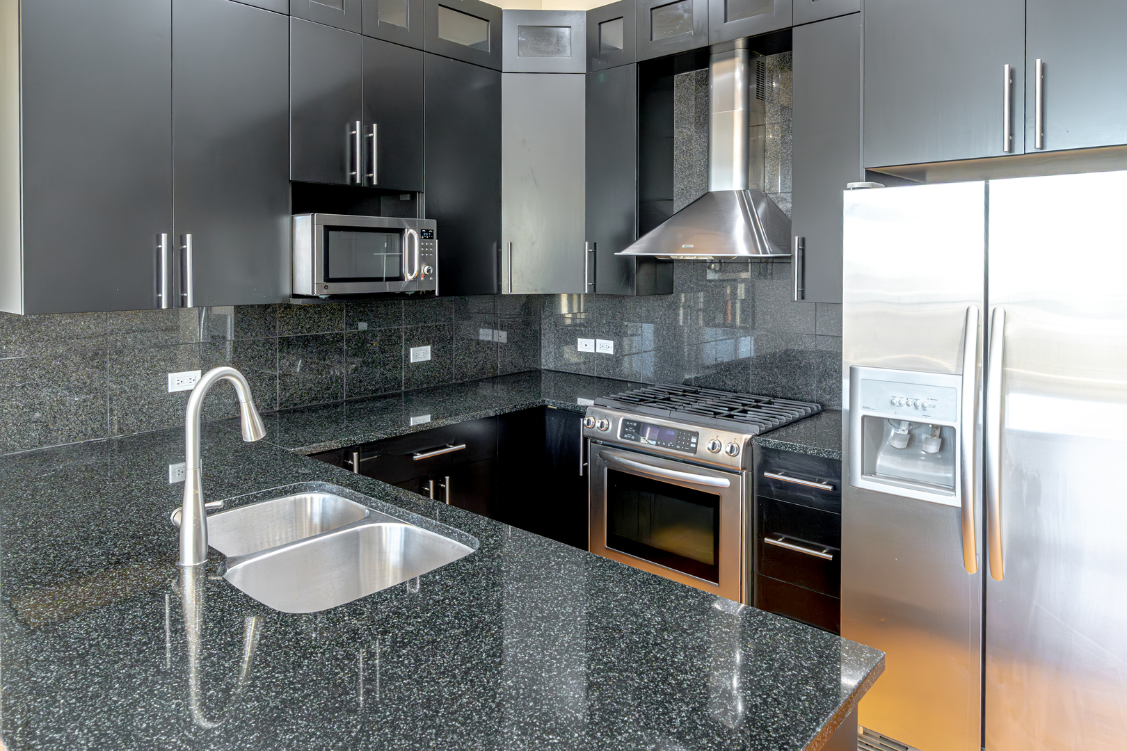 2708 W Chicago Avenue Unit: 4