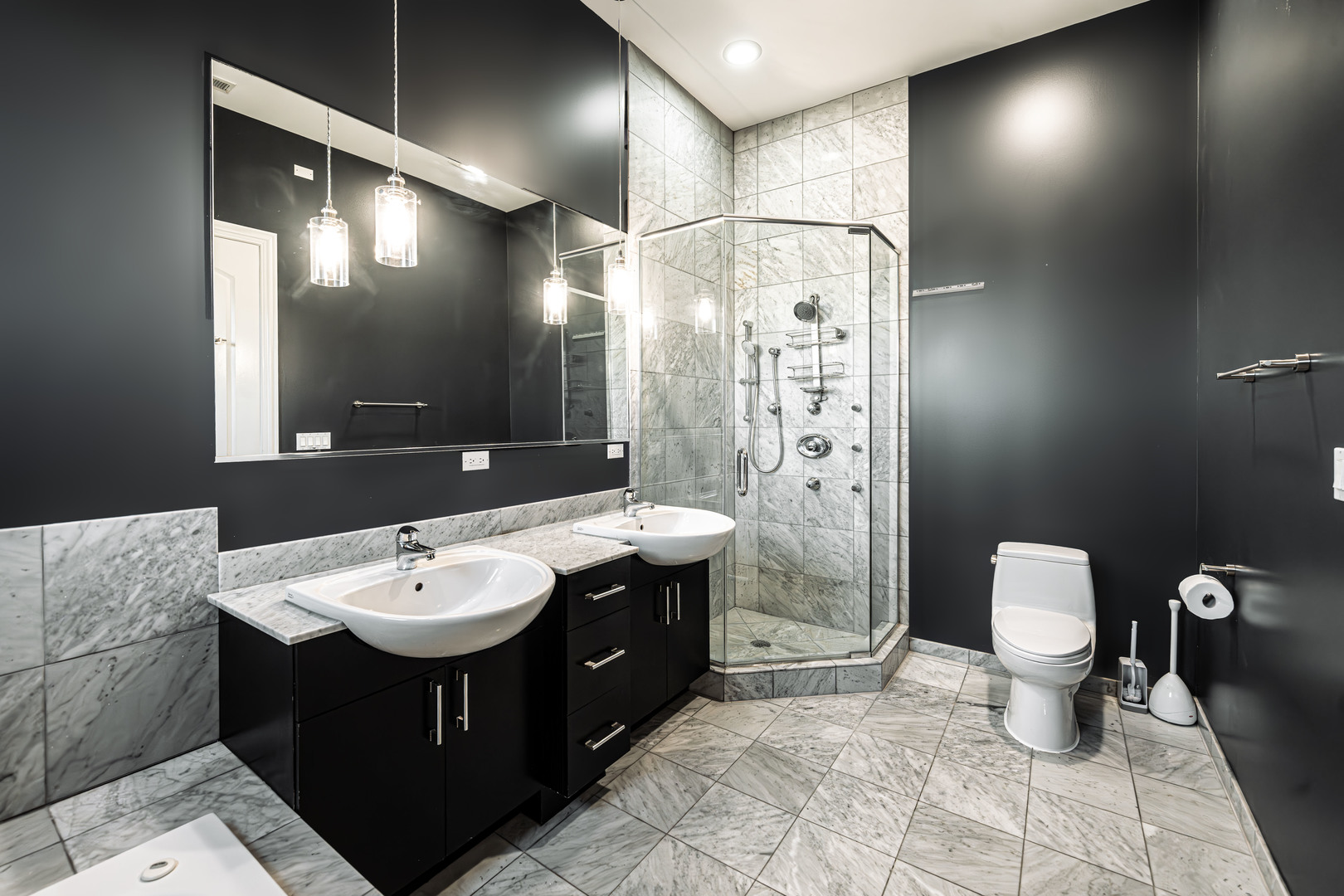 2708 W Chicago Avenue Unit: 4