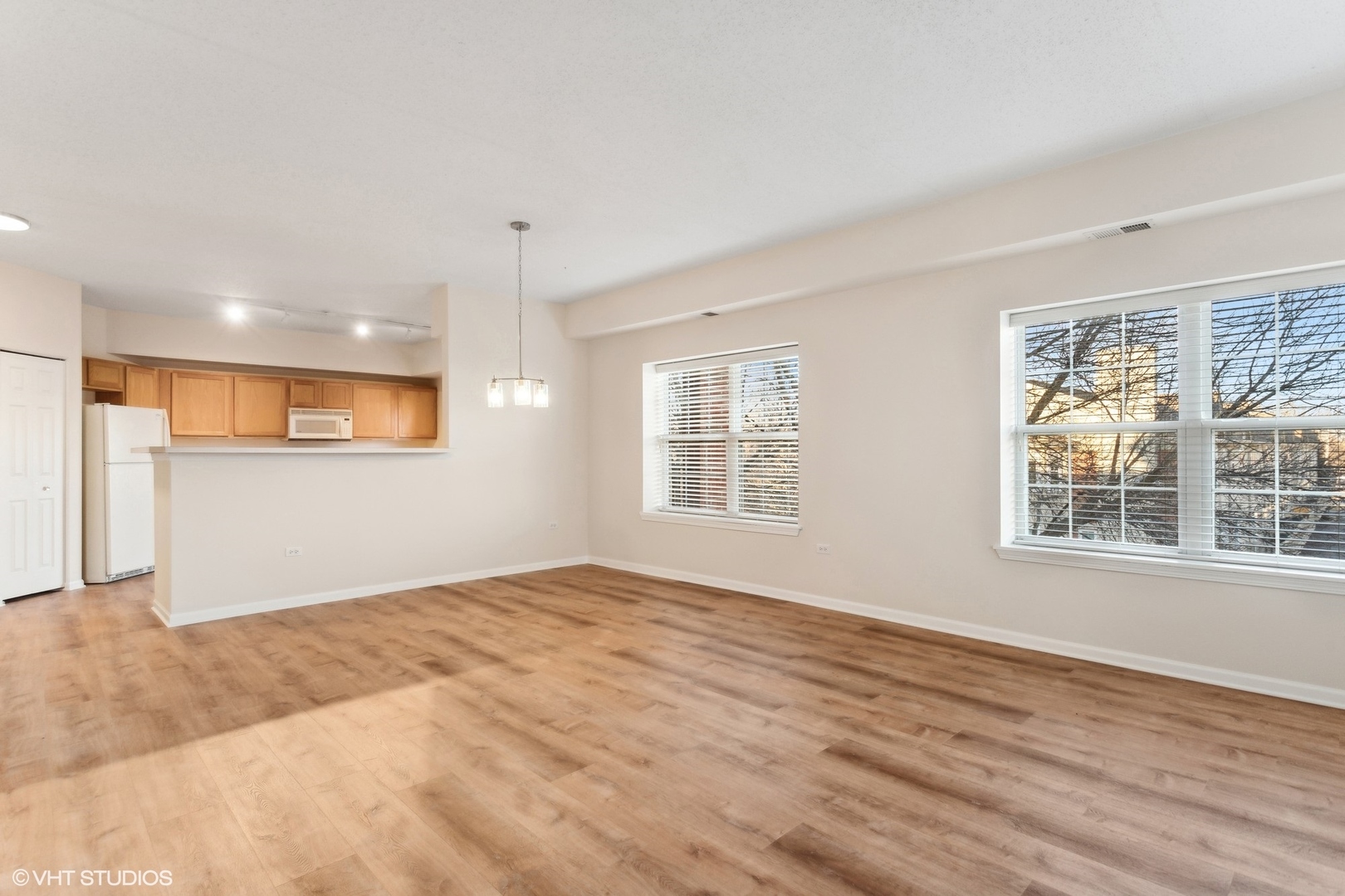 0S099 Lee Street Unit: 302