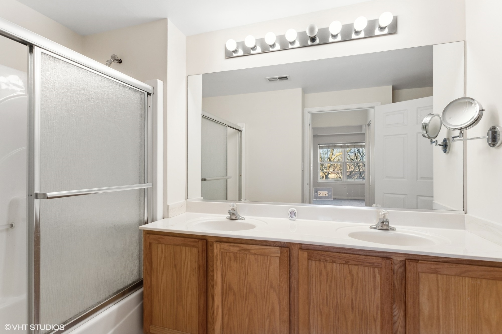 0S099 Lee Street Unit: 302