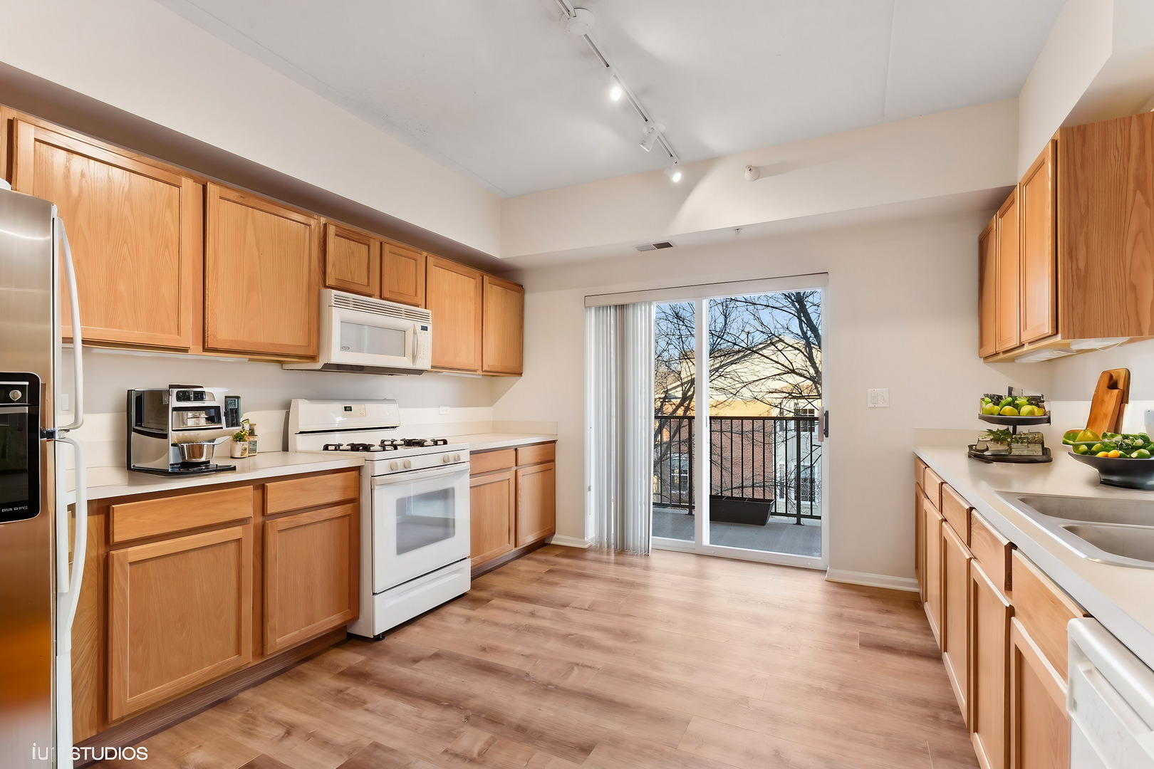 0S099 Lee Street Unit: 302