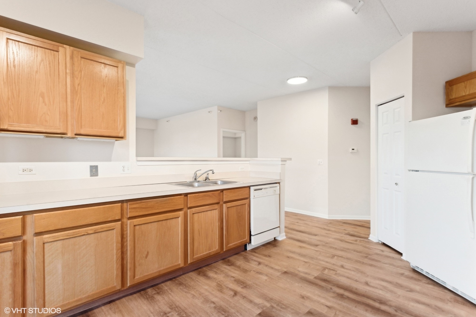 0S099 Lee Street Unit: 302