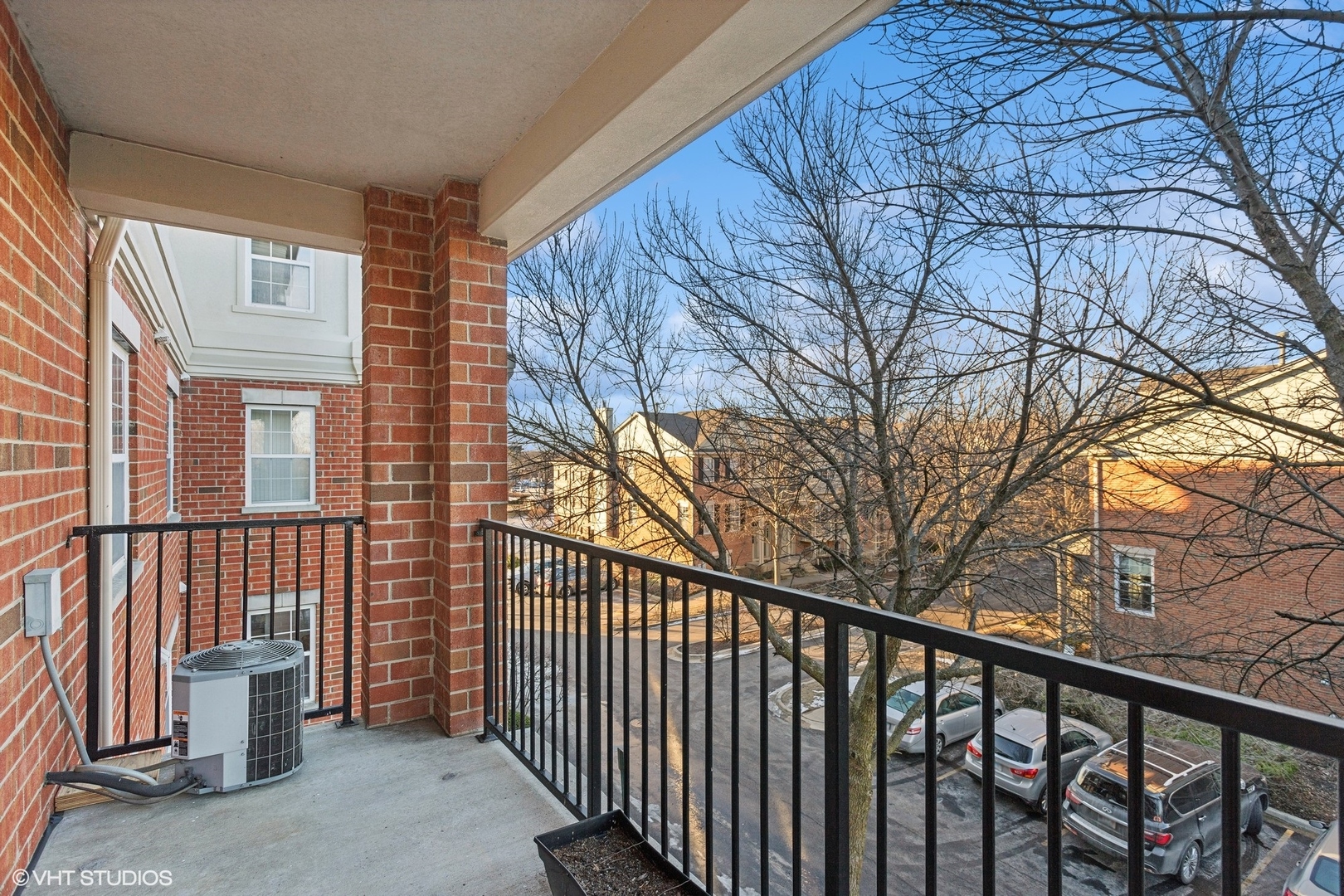 0S099 Lee Street Unit: 302