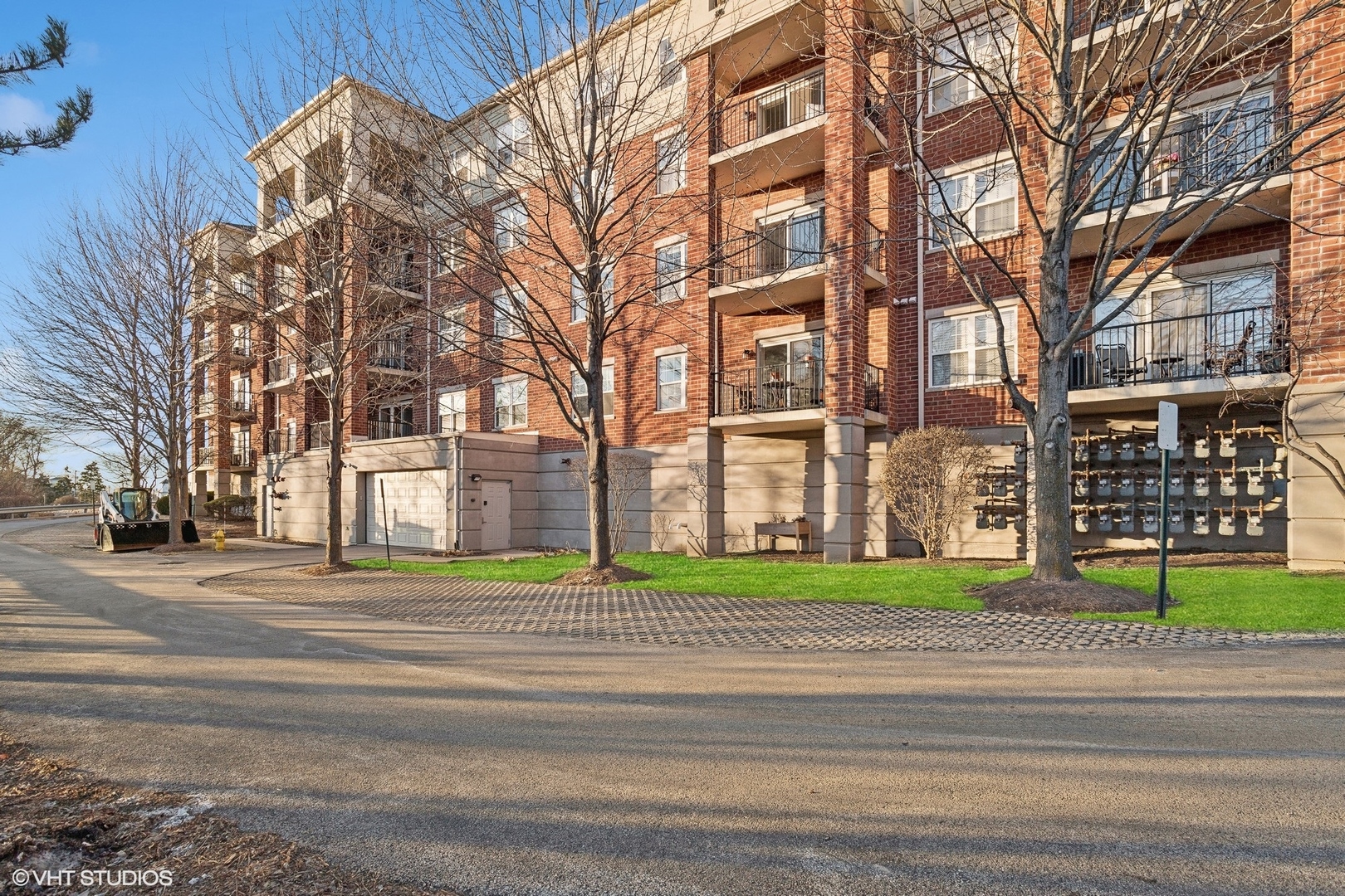 0S099 Lee Street Unit: 302