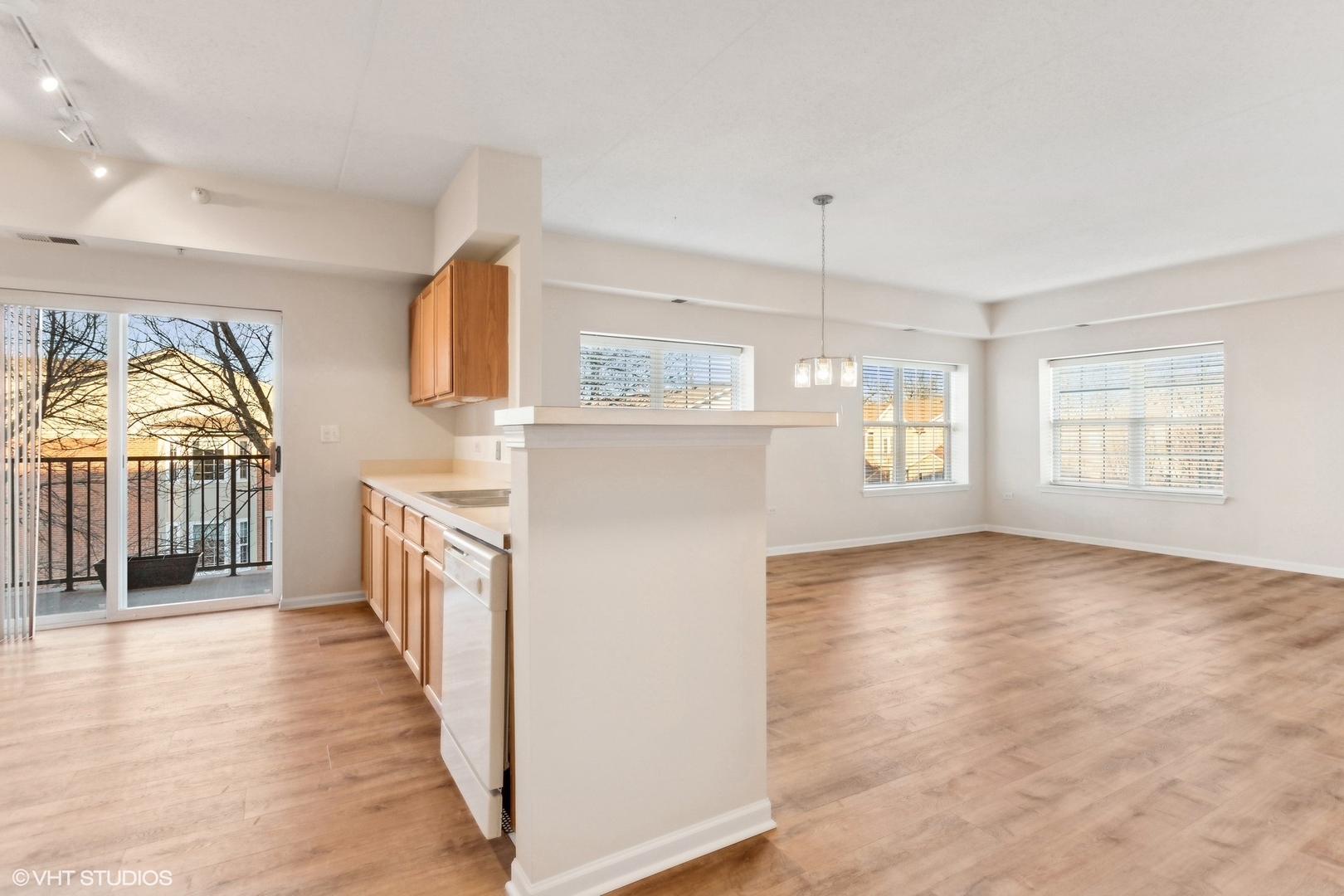 0S099 Lee Street Unit: 302