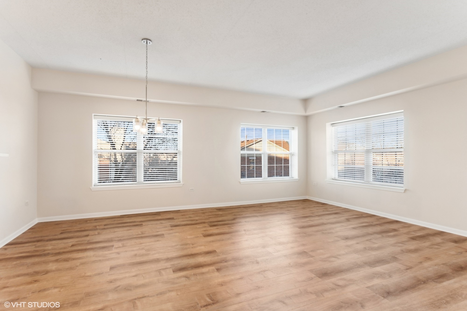 0S099 Lee Street Unit: 302