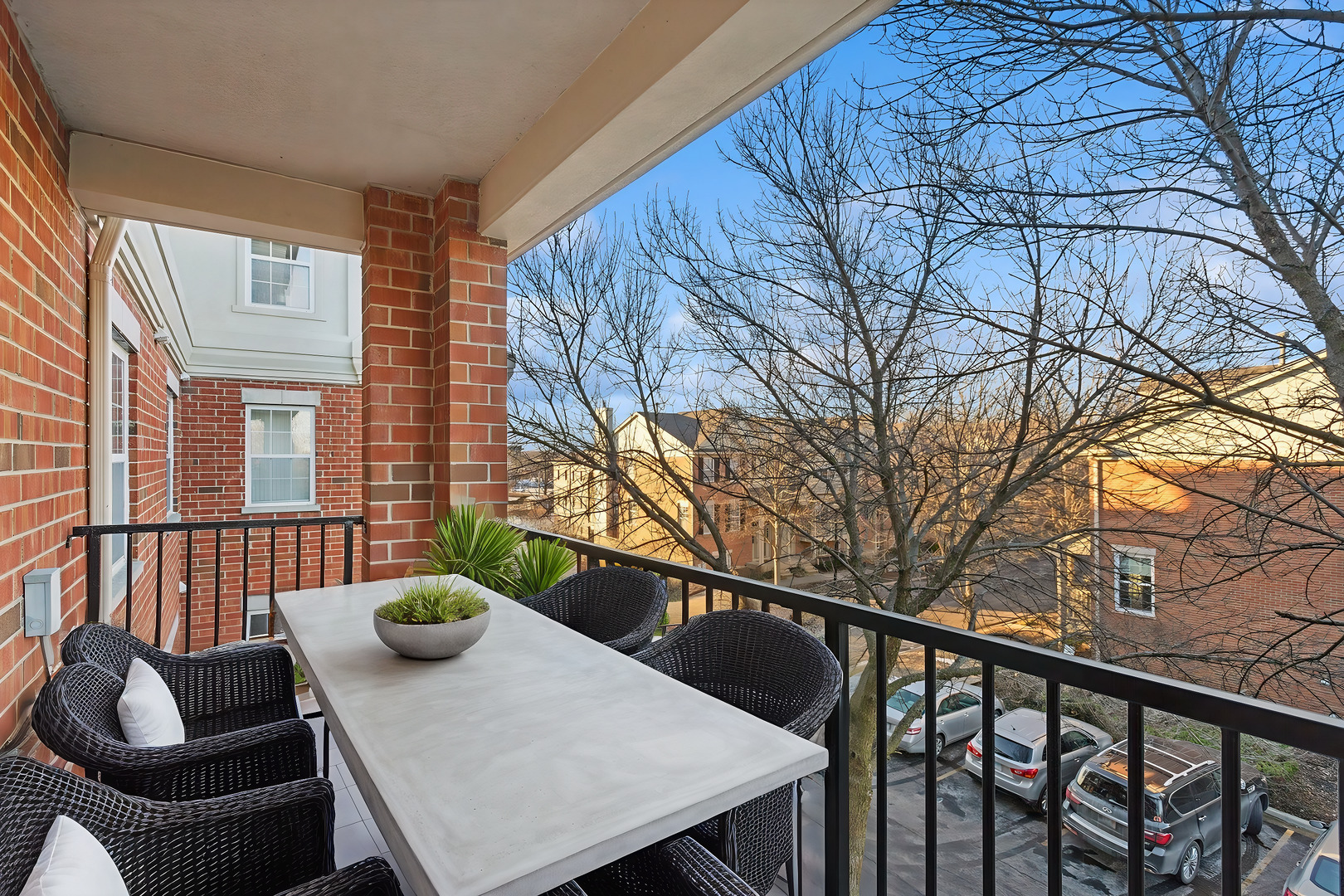 0S099 Lee Street Unit: 302