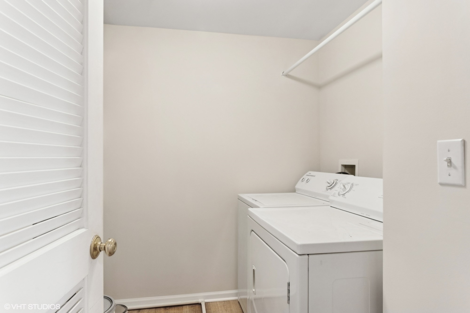 0S099 Lee Street Unit: 302