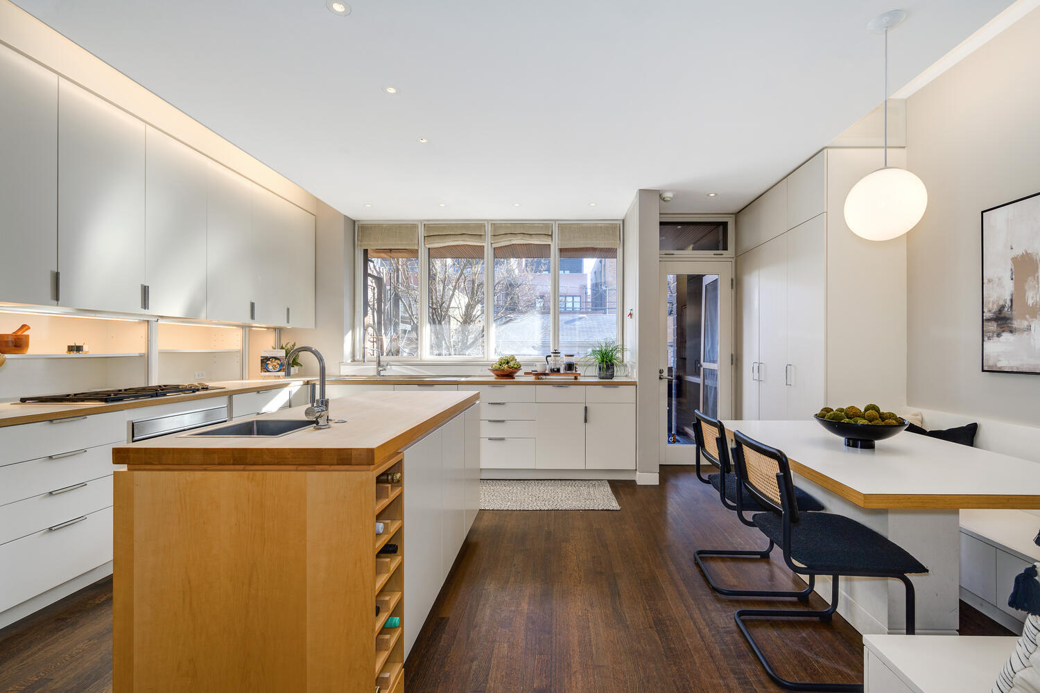 839 W Wrightwood Avenue