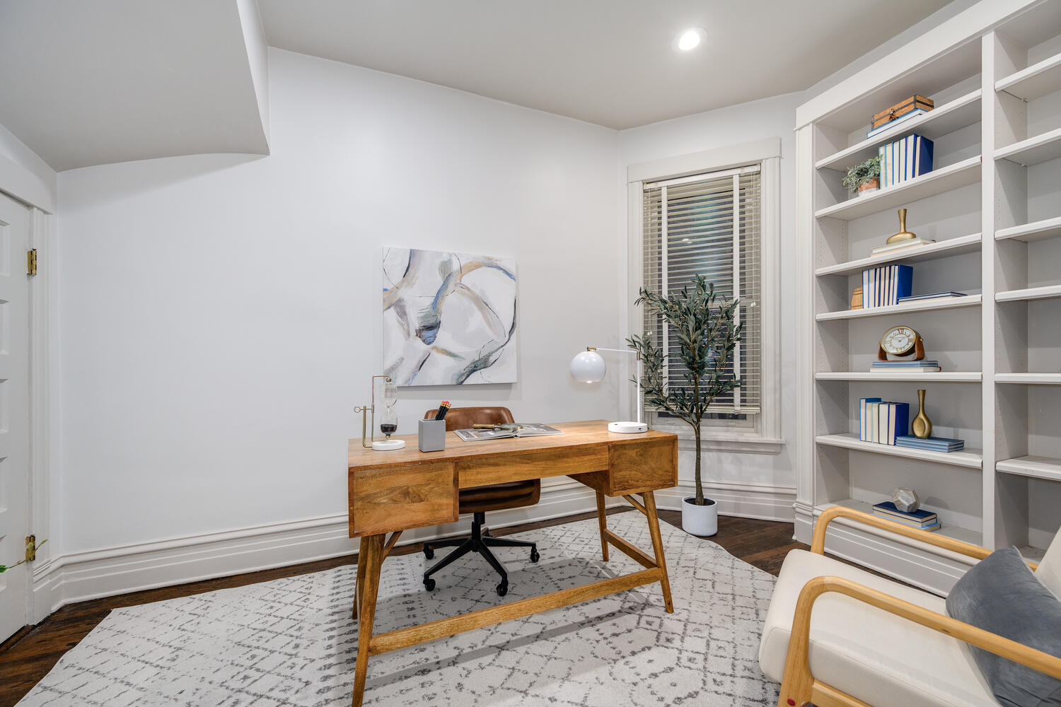 839 W Wrightwood Avenue