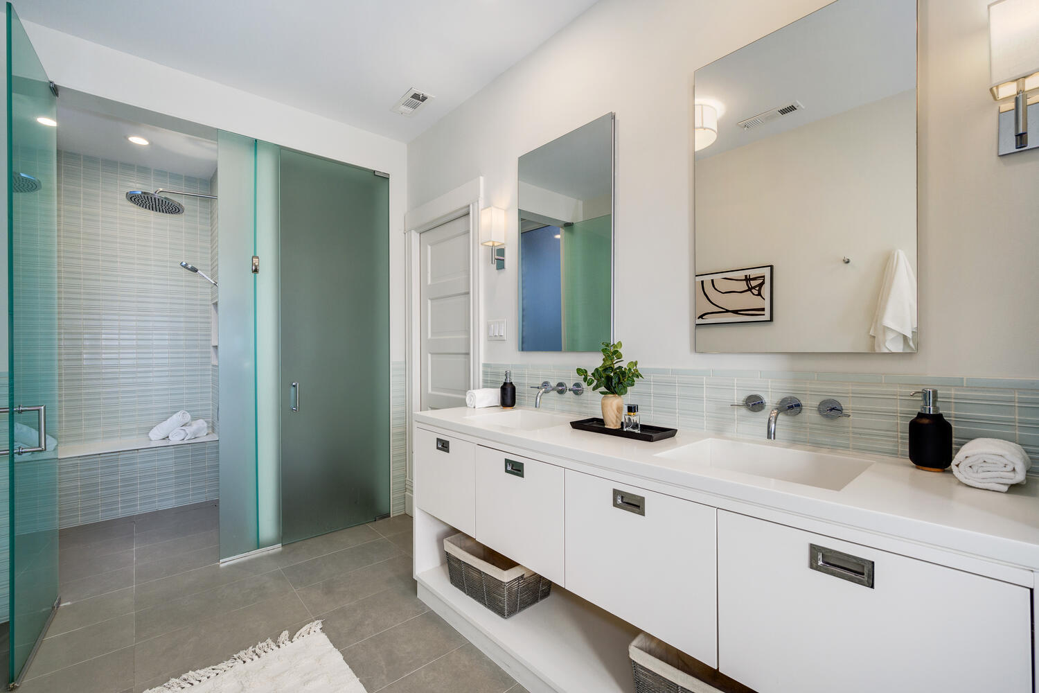 839 W Wrightwood Avenue