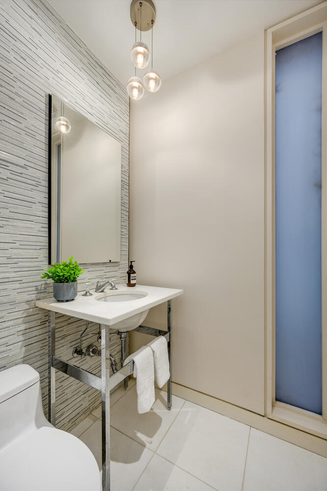 839 W Wrightwood Avenue