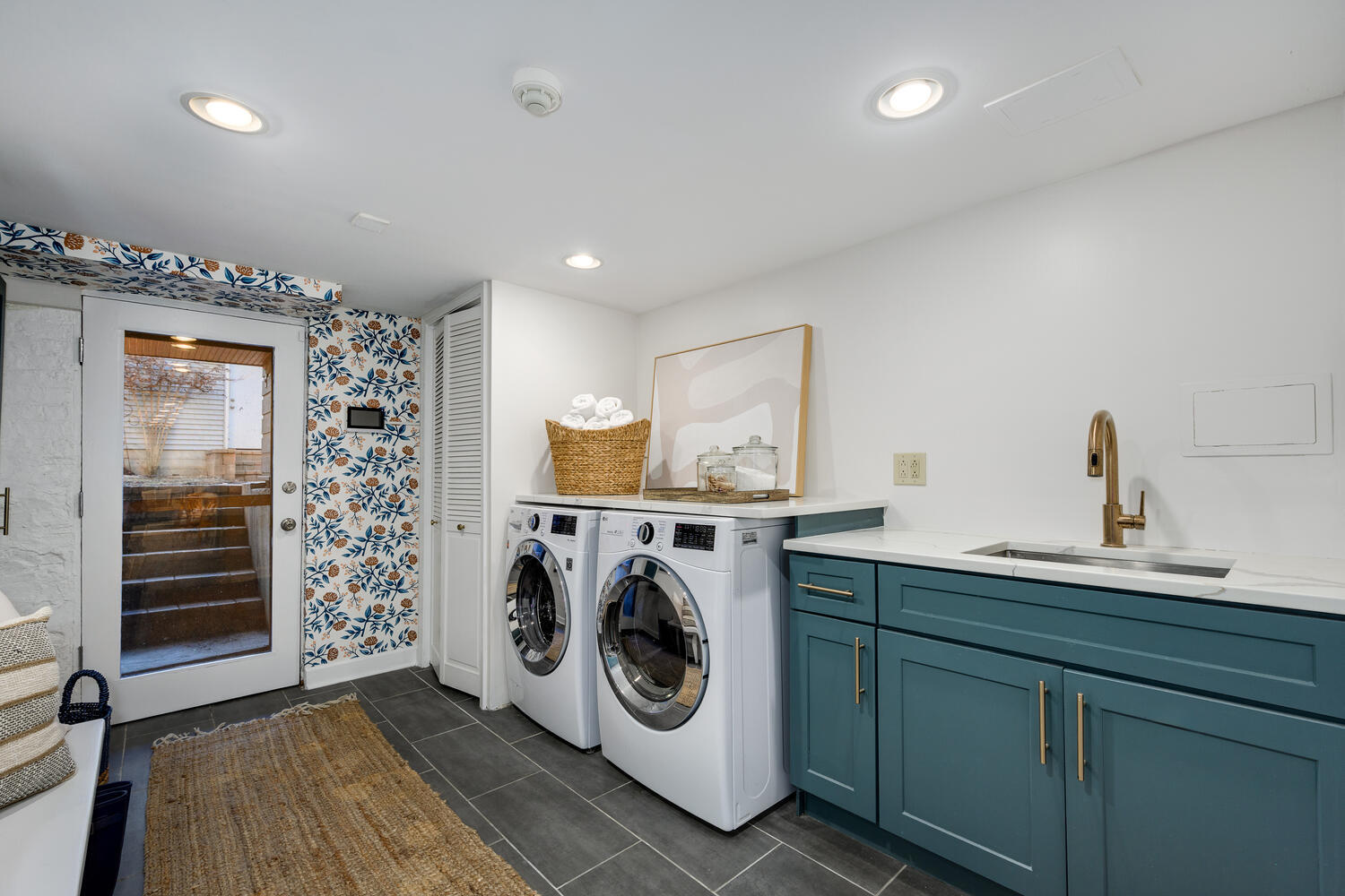 839 W Wrightwood Avenue