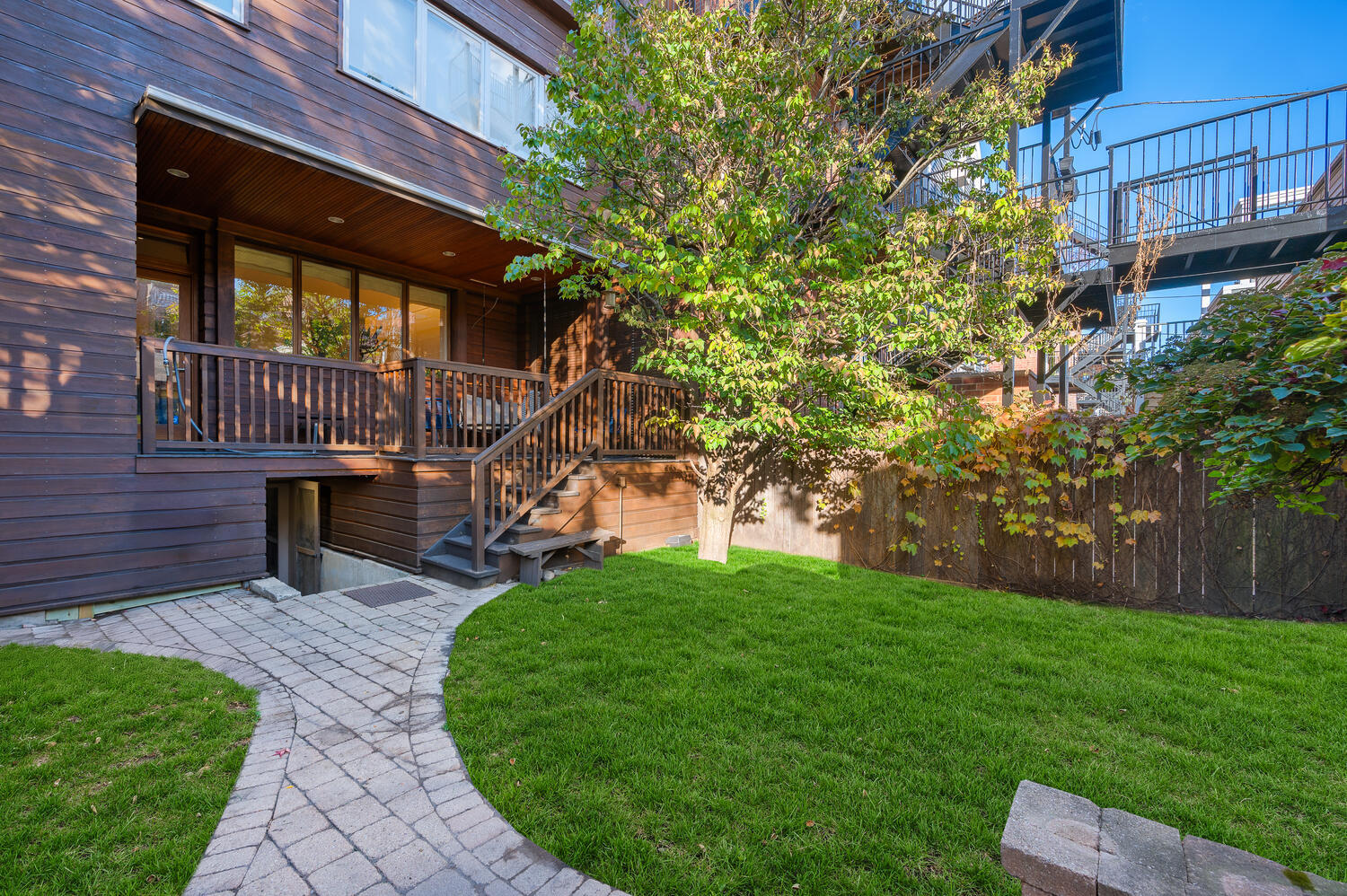 839 W Wrightwood Avenue