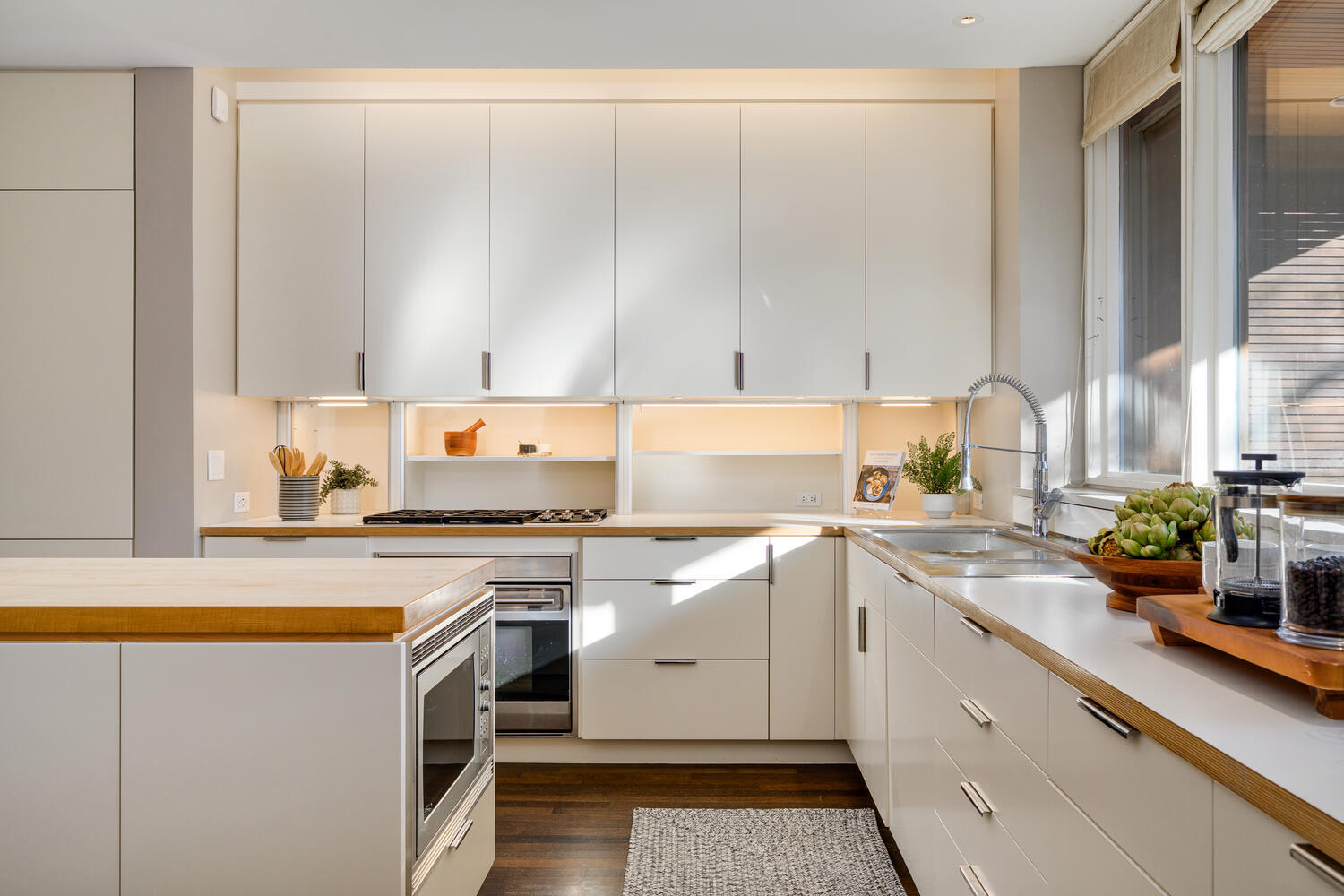 839 W Wrightwood Avenue