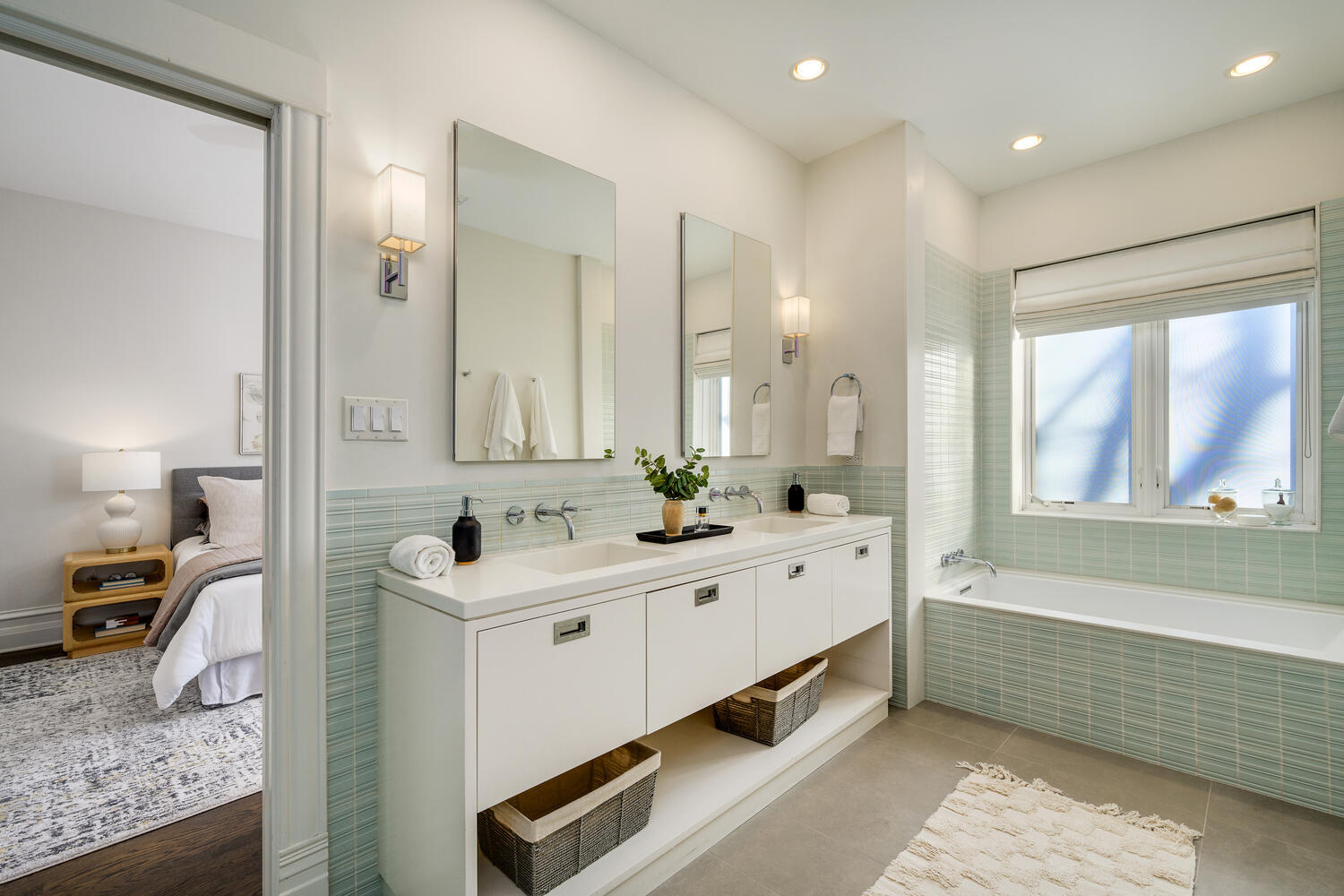 839 W Wrightwood Avenue