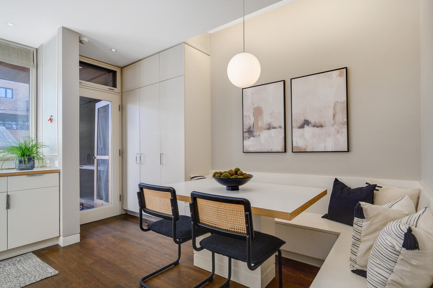 839 W Wrightwood Avenue