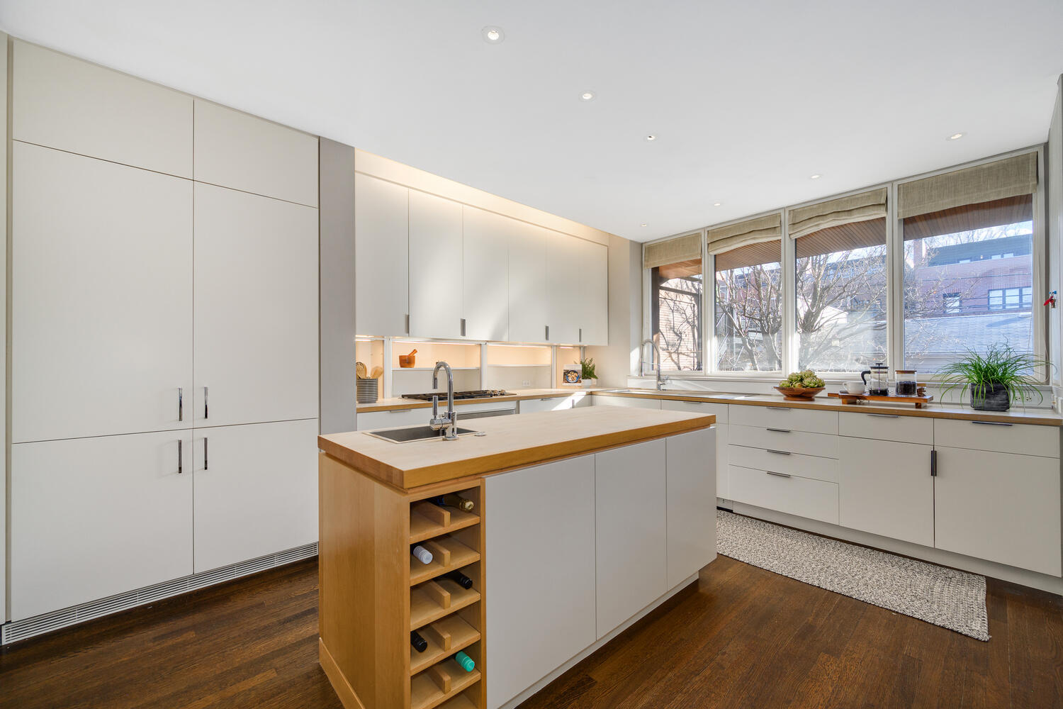 839 W Wrightwood Avenue