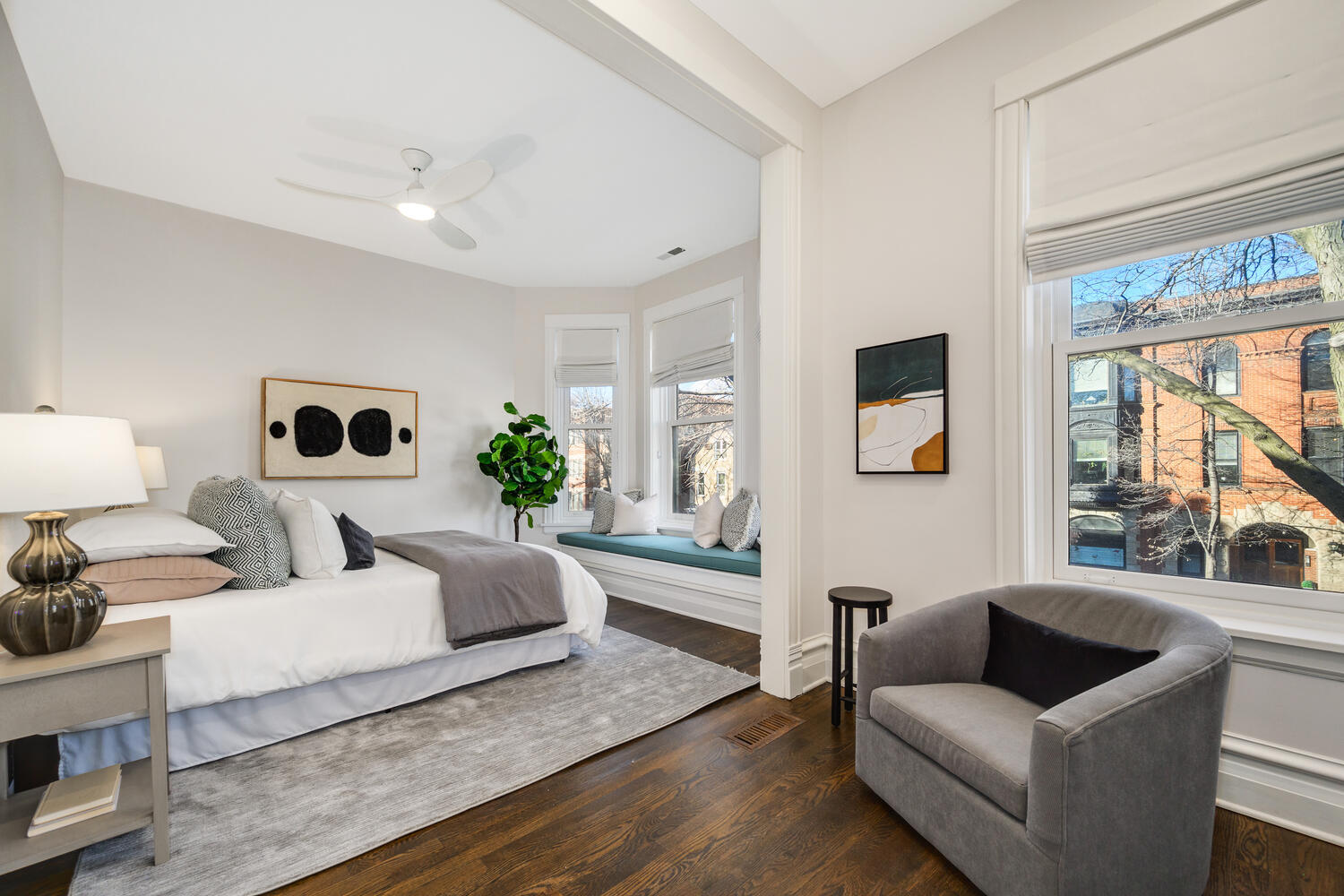 839 W Wrightwood Avenue