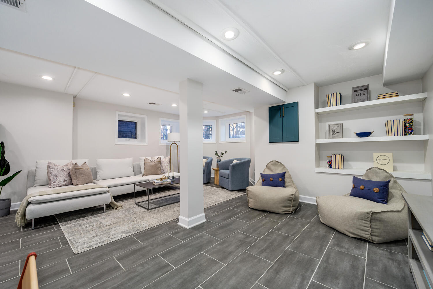 839 W Wrightwood Avenue