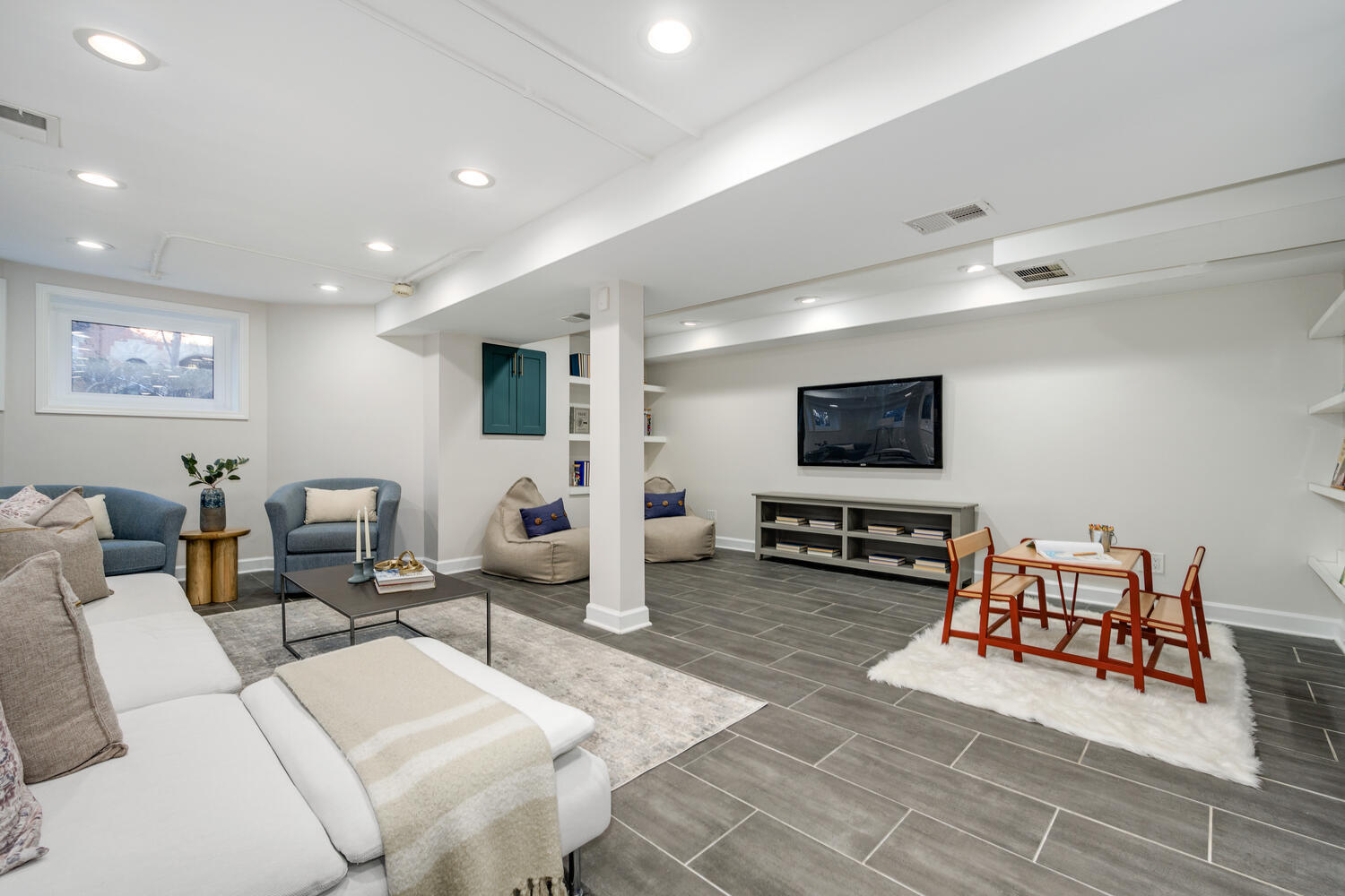 839 W Wrightwood Avenue