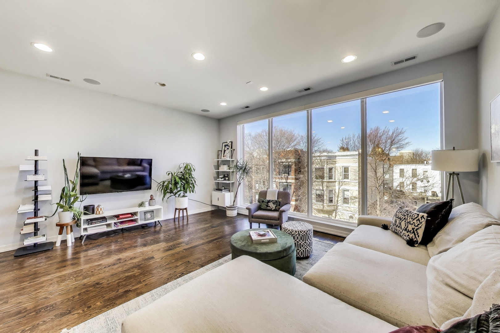 1457 W Erie Street Unit: 3