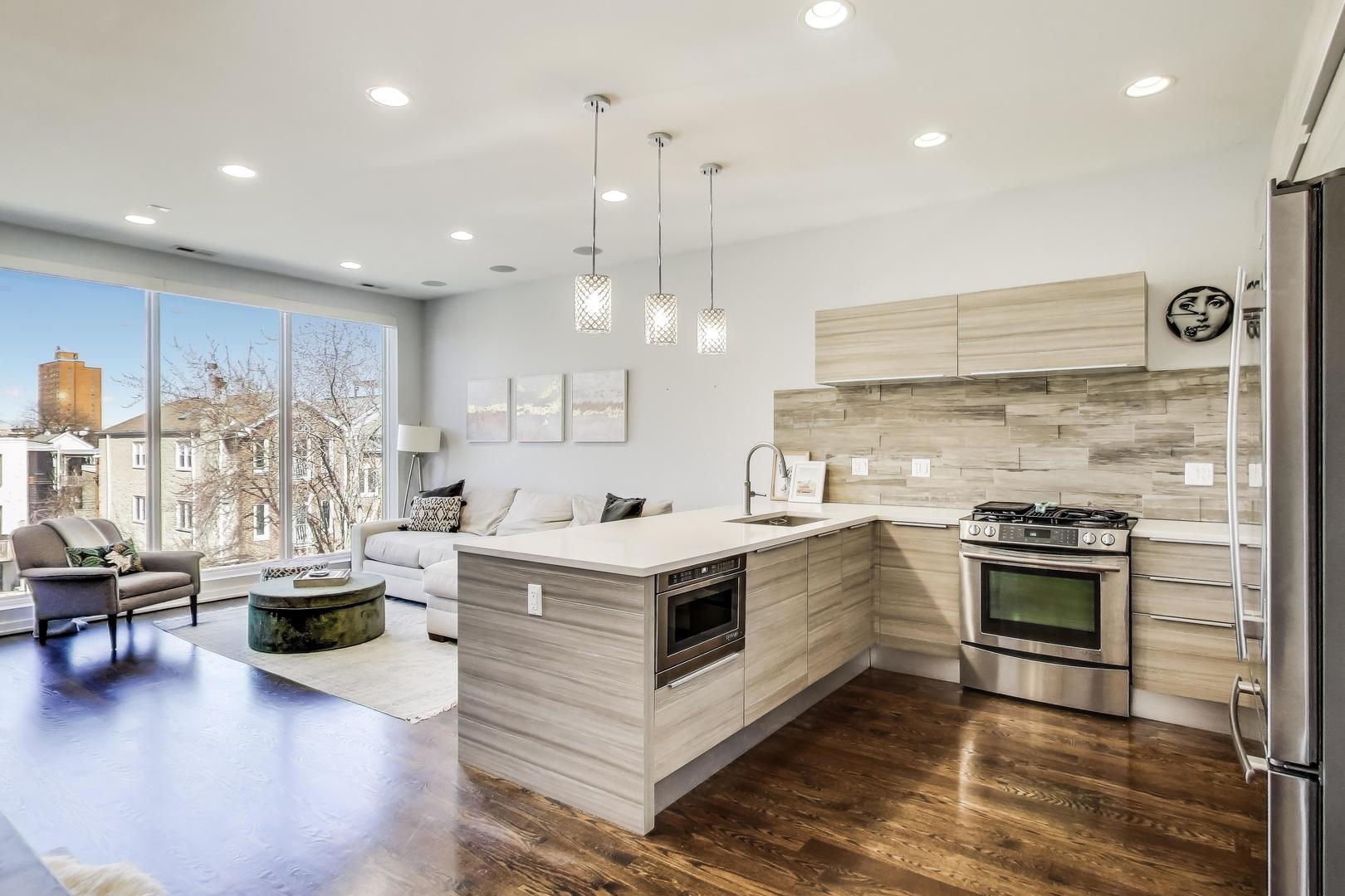 1457 W Erie Street Unit: 3