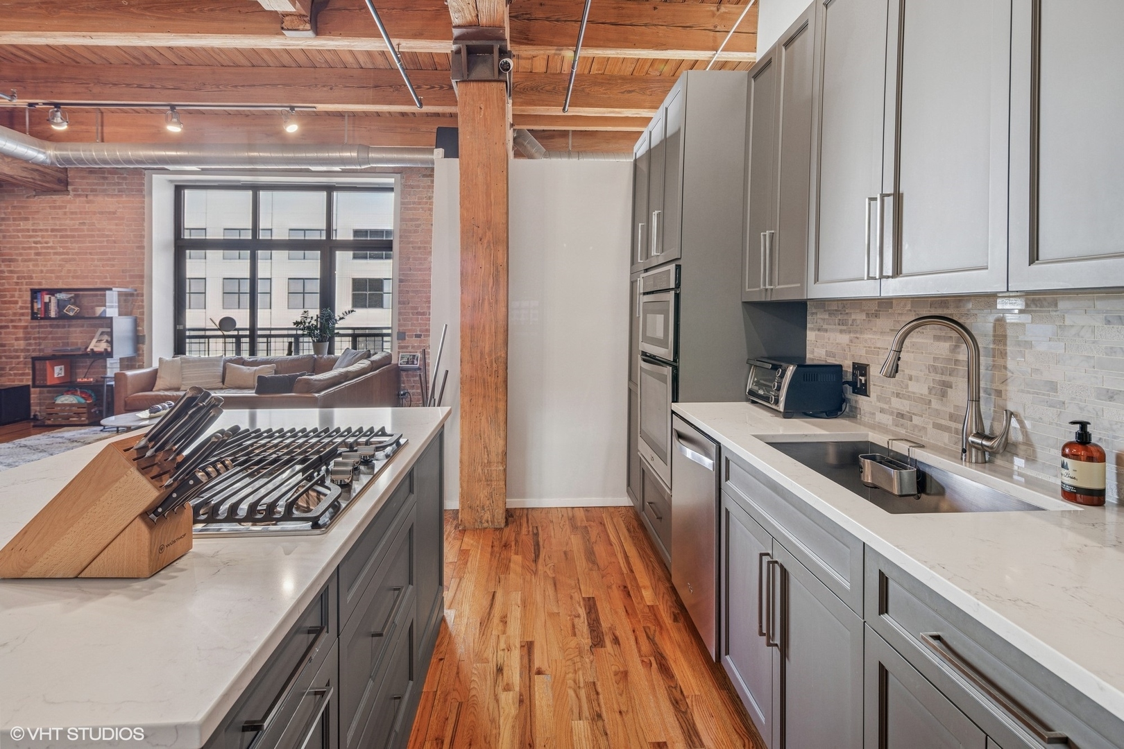 728 W Jackson Boulevard Unit: 423