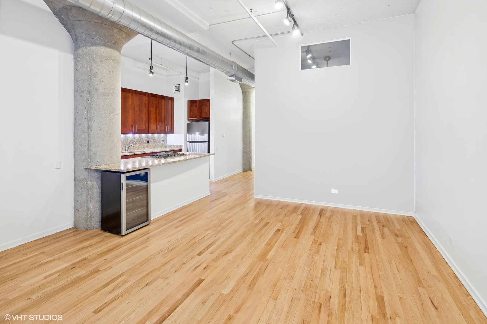 130 S CANAL Street Unit: 205