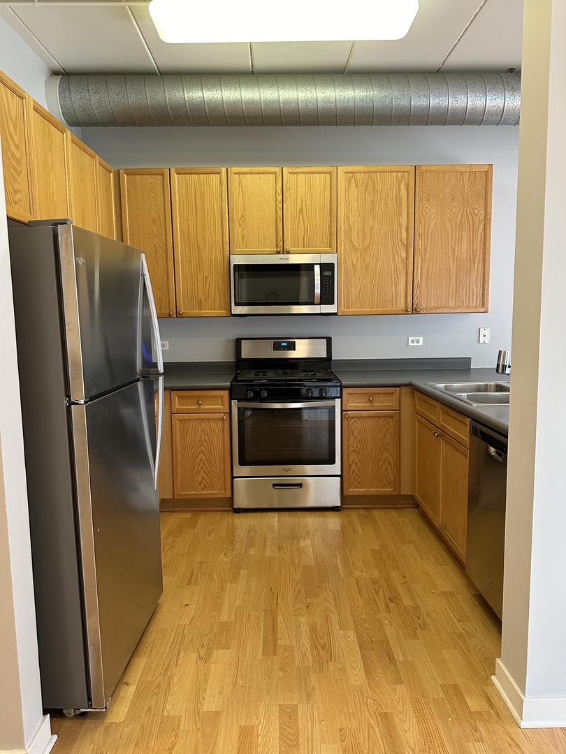 1155 W MADISON Avenue Unit: 210